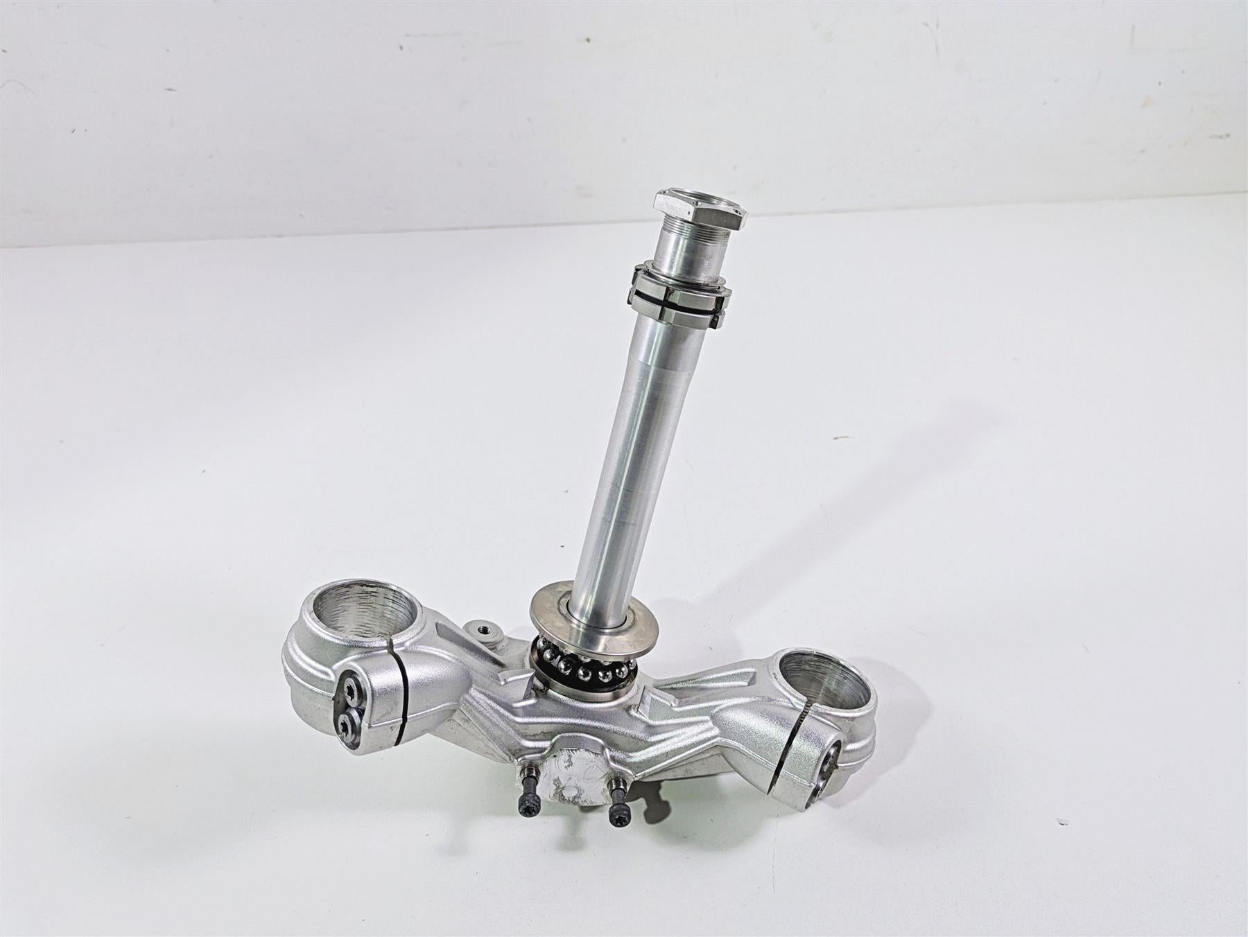 2022 BMW RnineT Pure K22 Lower Triple Tree Steering Clamp 31428558481 {{ shop.shopifyCountryName }} - Mototech271