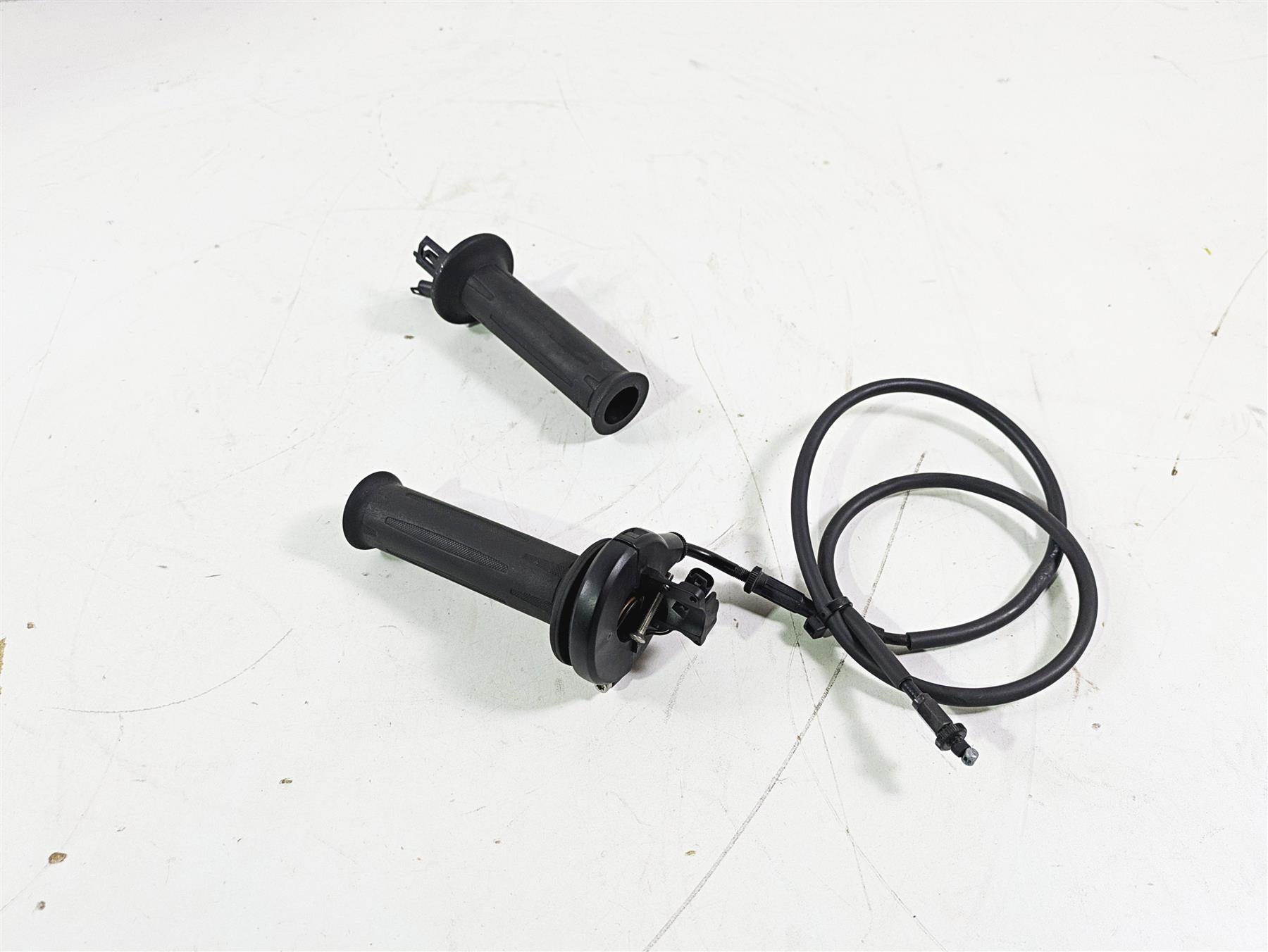 2016 BMW F800R K73 Left Right Hand Heated Grip Set 61317708227 61317708228 {{ shop.shopifyCountryName }} - Mototech271