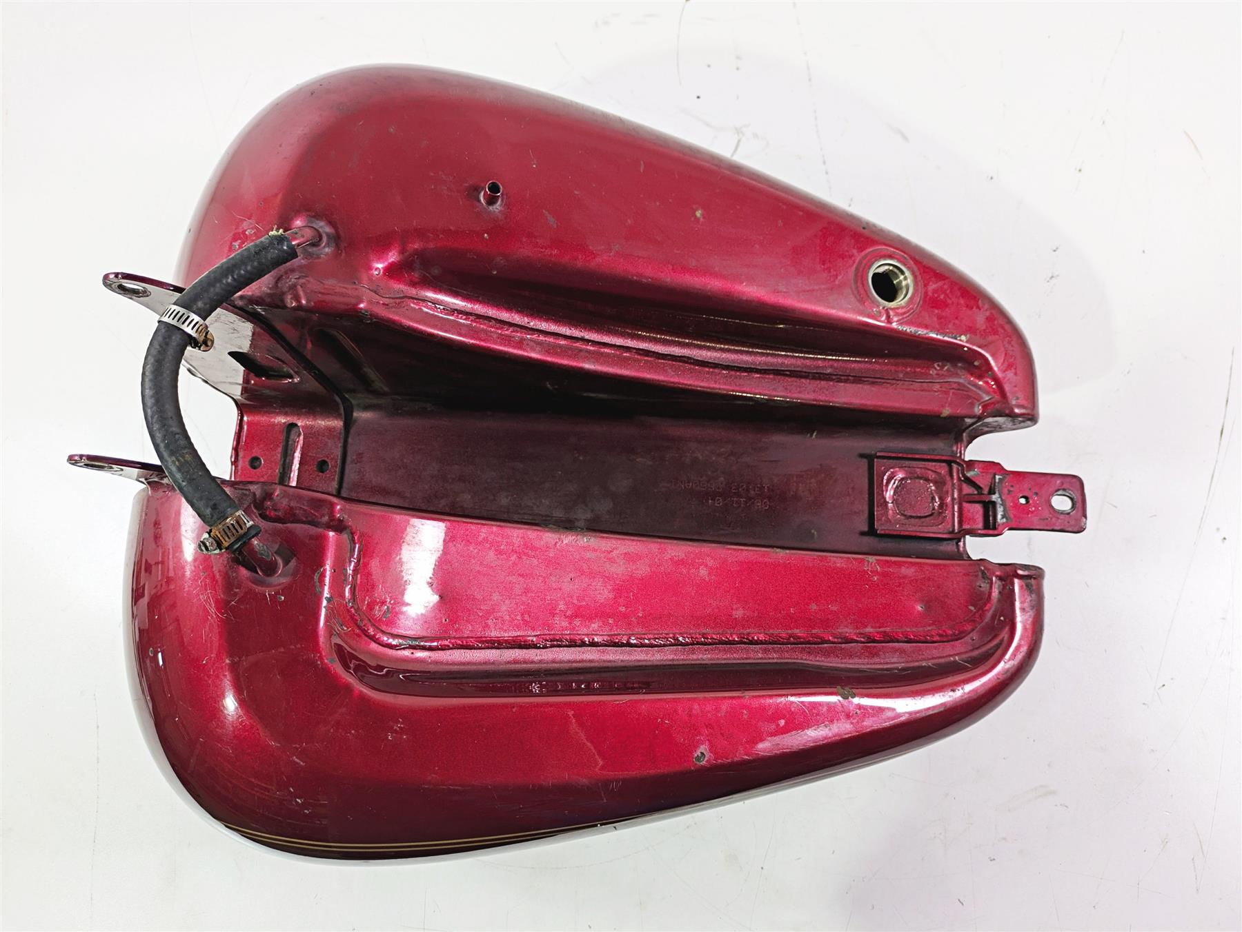 2004 Harley FLSTCI Softail Heritage Fuel Gas Petrol Tank - Small Dents 61625-01E {{ shop.shopifyCountryName }} - Mototech271