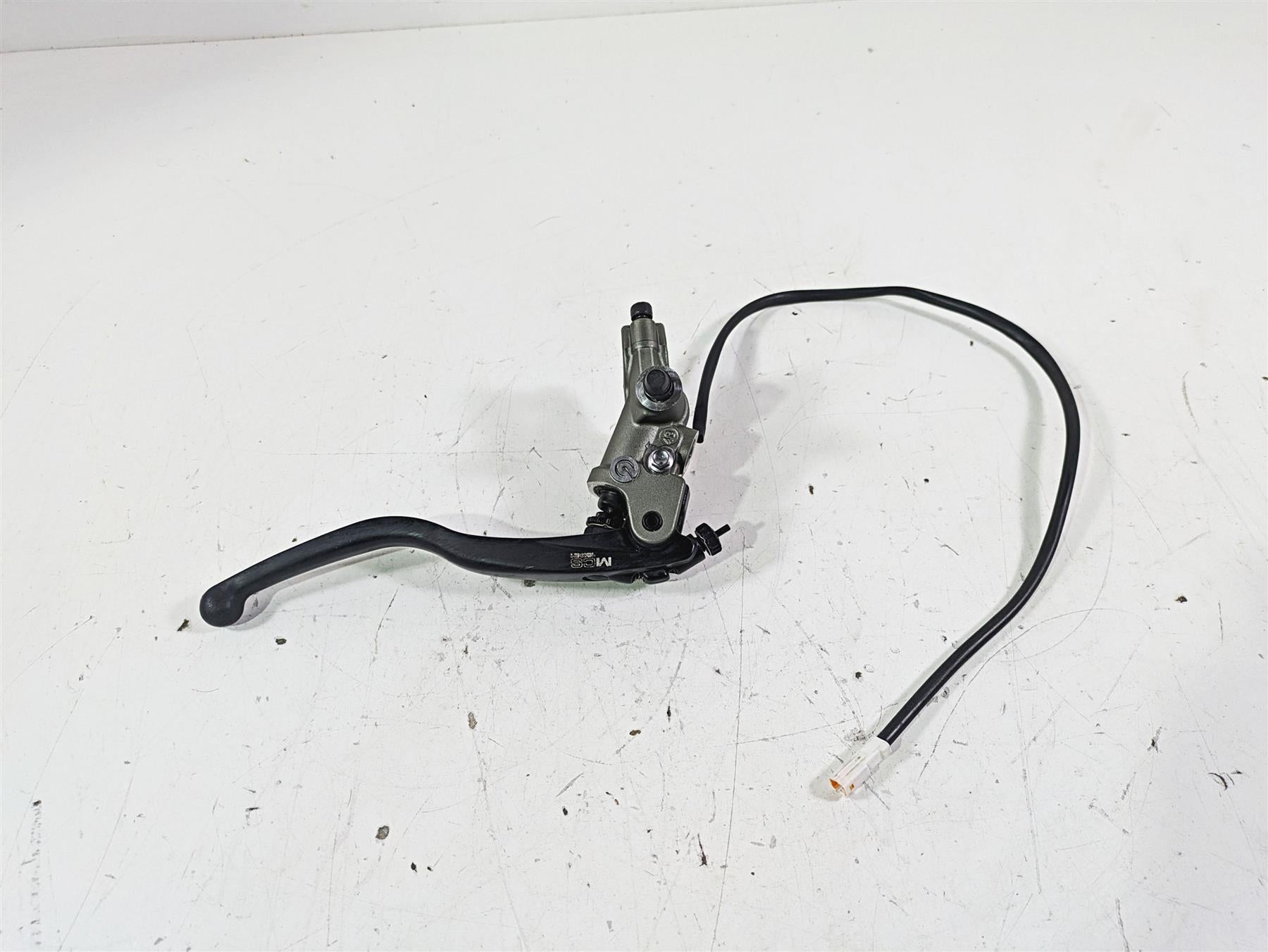 2023 Triumph Street Triple 765 RS Front Radial Brake Master Cylinder T2024898 {{ shop.shopifyCountryName }} - Mototech271