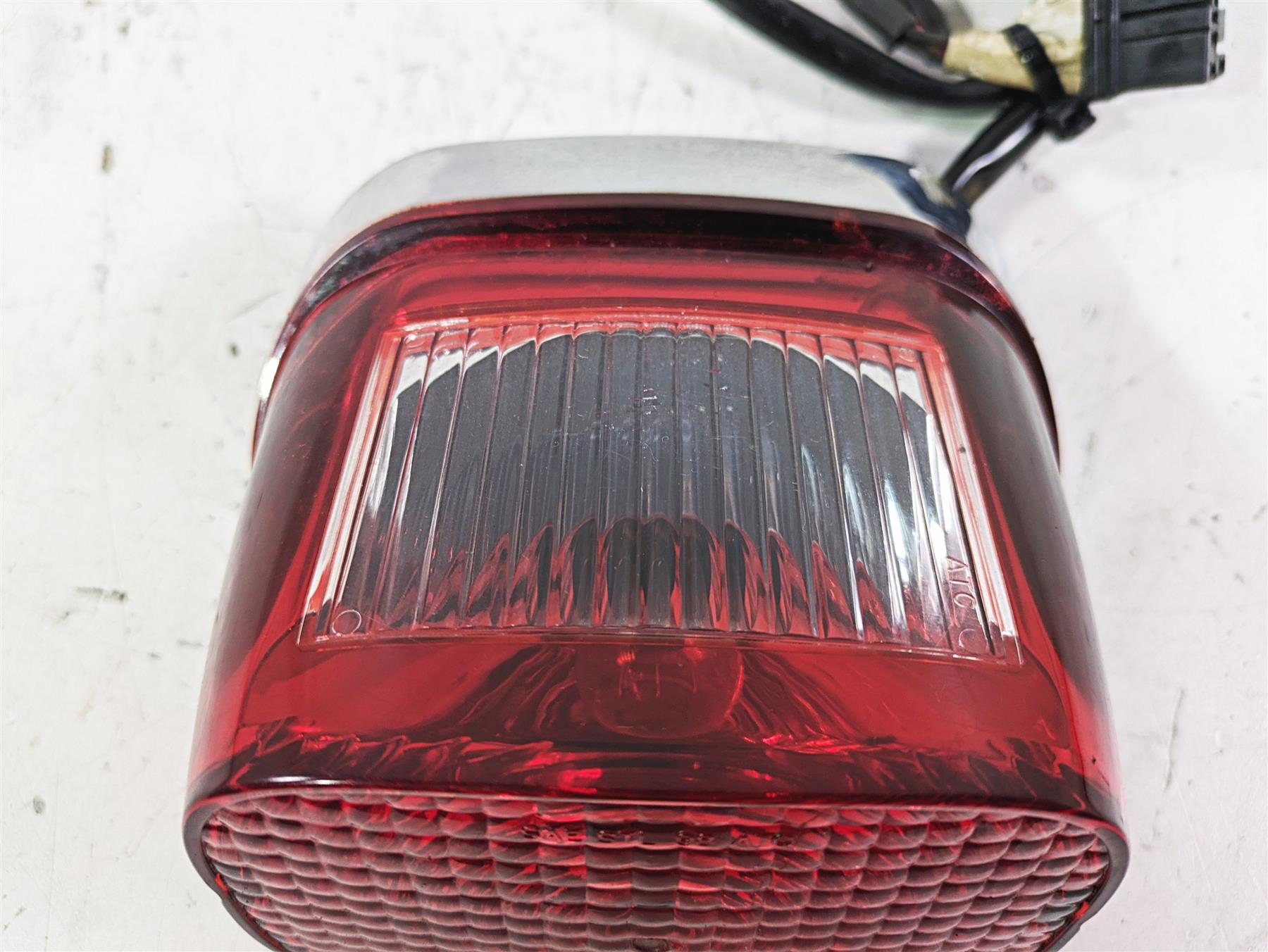 2002 Harley FLSTC Softail Heritage Complete Taillight With Wiring 68140-04 {{ shop.shopifyCountryName }} - Mototech271