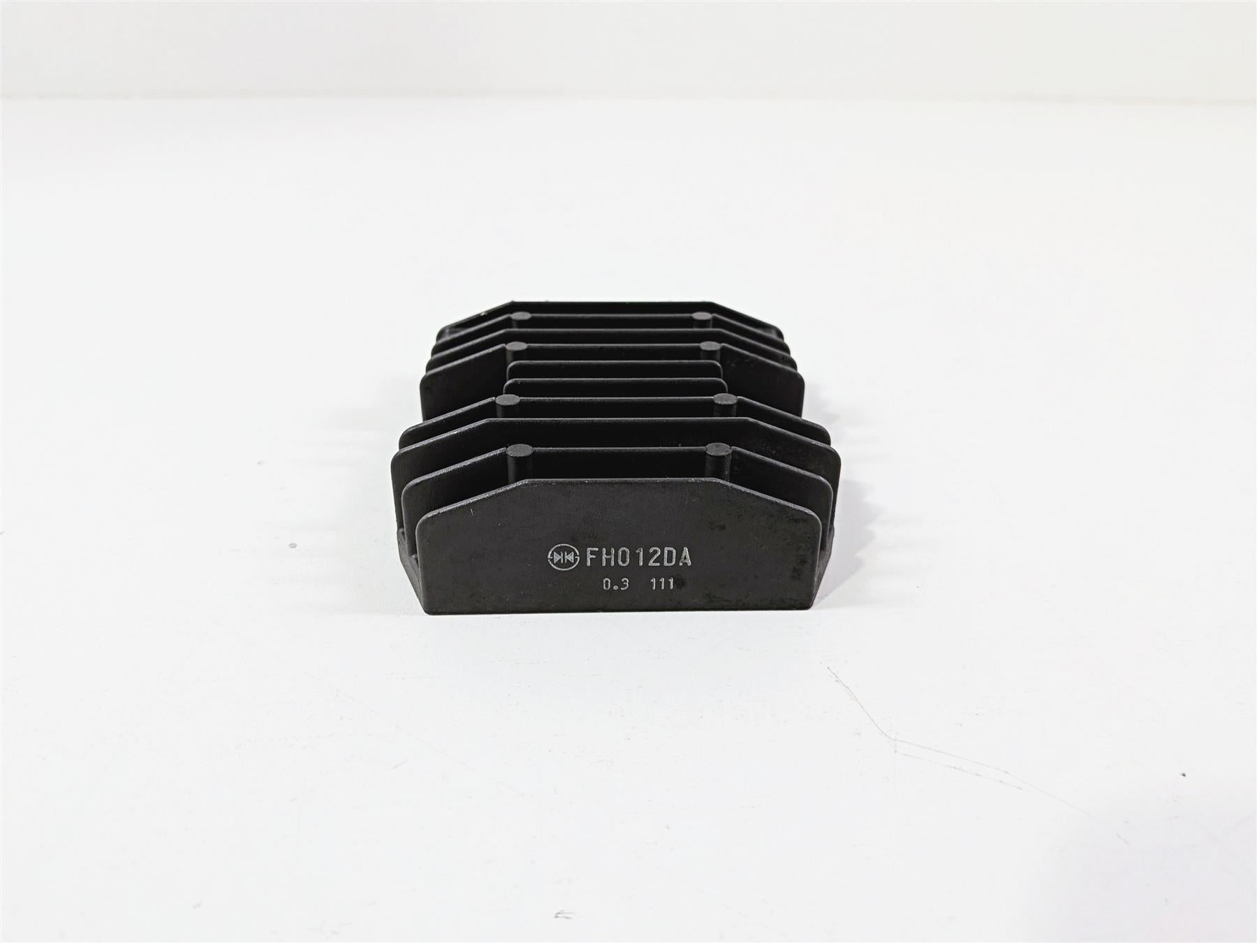 2008 Yamaha YZF R1 RN19 Rectifier Voltage Regulator 1D7-81960-00-00 FH012DA {{ shop.shopifyCountryName }} - Mototech271