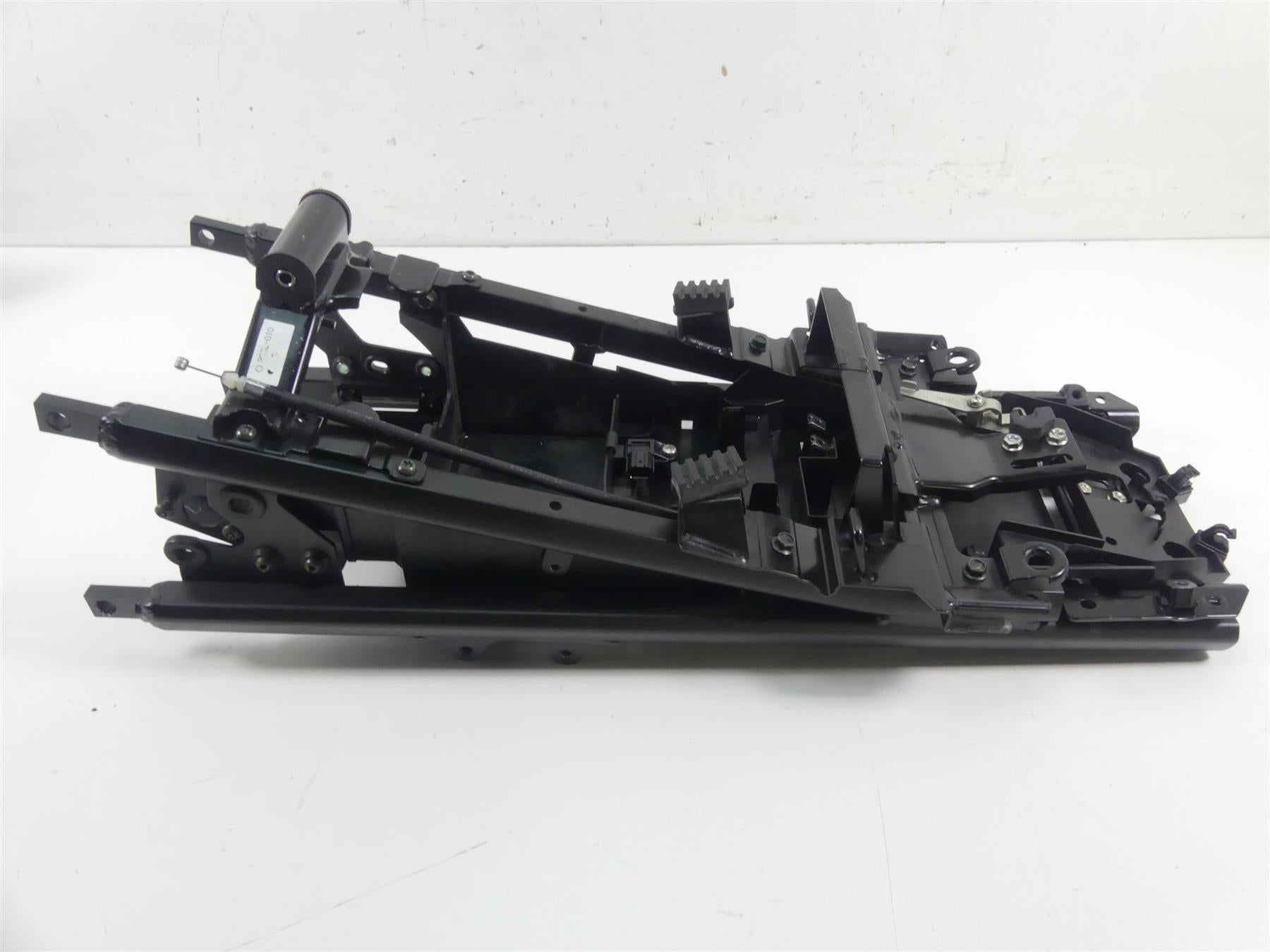 2008 Yamaha FZ1 Fazer Subframe Sub Frame & Inner Fender 2D1-21190-01-P0 {{ shop.shopifyCountryName }} - Mototech271