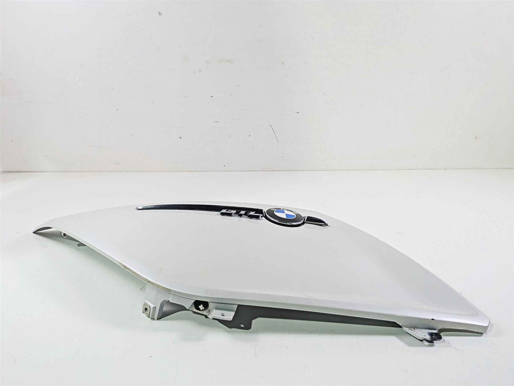 2014 BMW K1600 GTL K48 Left Main Side Cover Fairing Emblem - Read 46637710431 {{ shop.shopifyCountryName }} - Mototech271