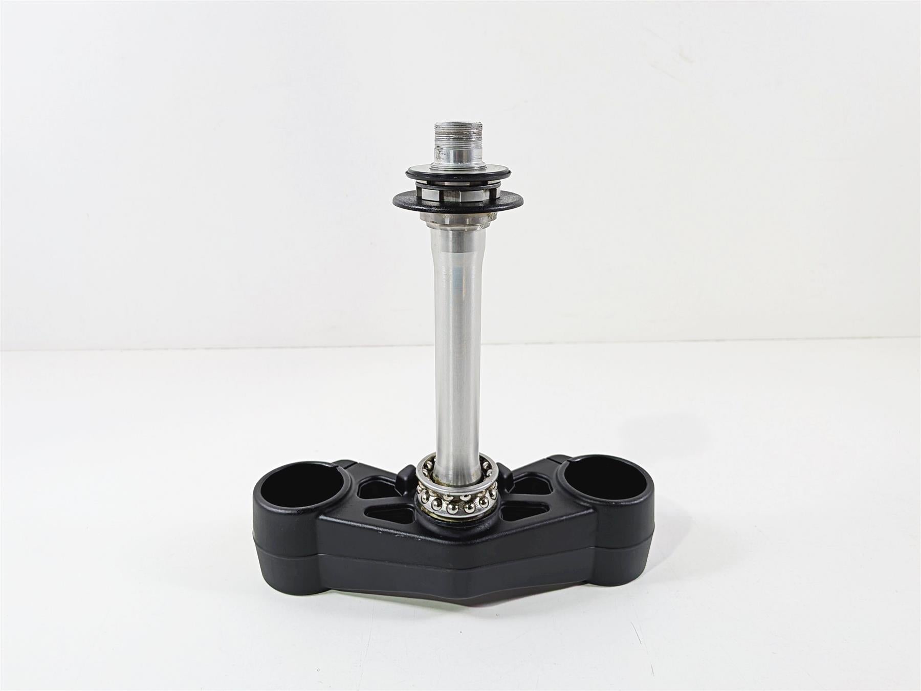 2019 Triumph Speed Triple RS 1050 Lower Triple Tree Steering Clamp Read T2048460 {{ shop.shopifyCountryName }} - Mototech271