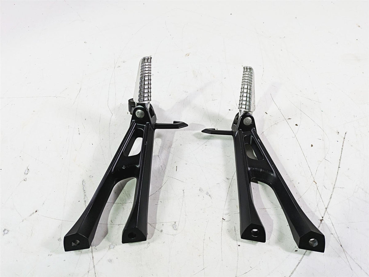 2016 Suzuki GSXR1000 Rear Passenger Foot Peg Set 43600-47H40 43611-37H10 {{ shop.shopifyCountryName }} - Mototech271