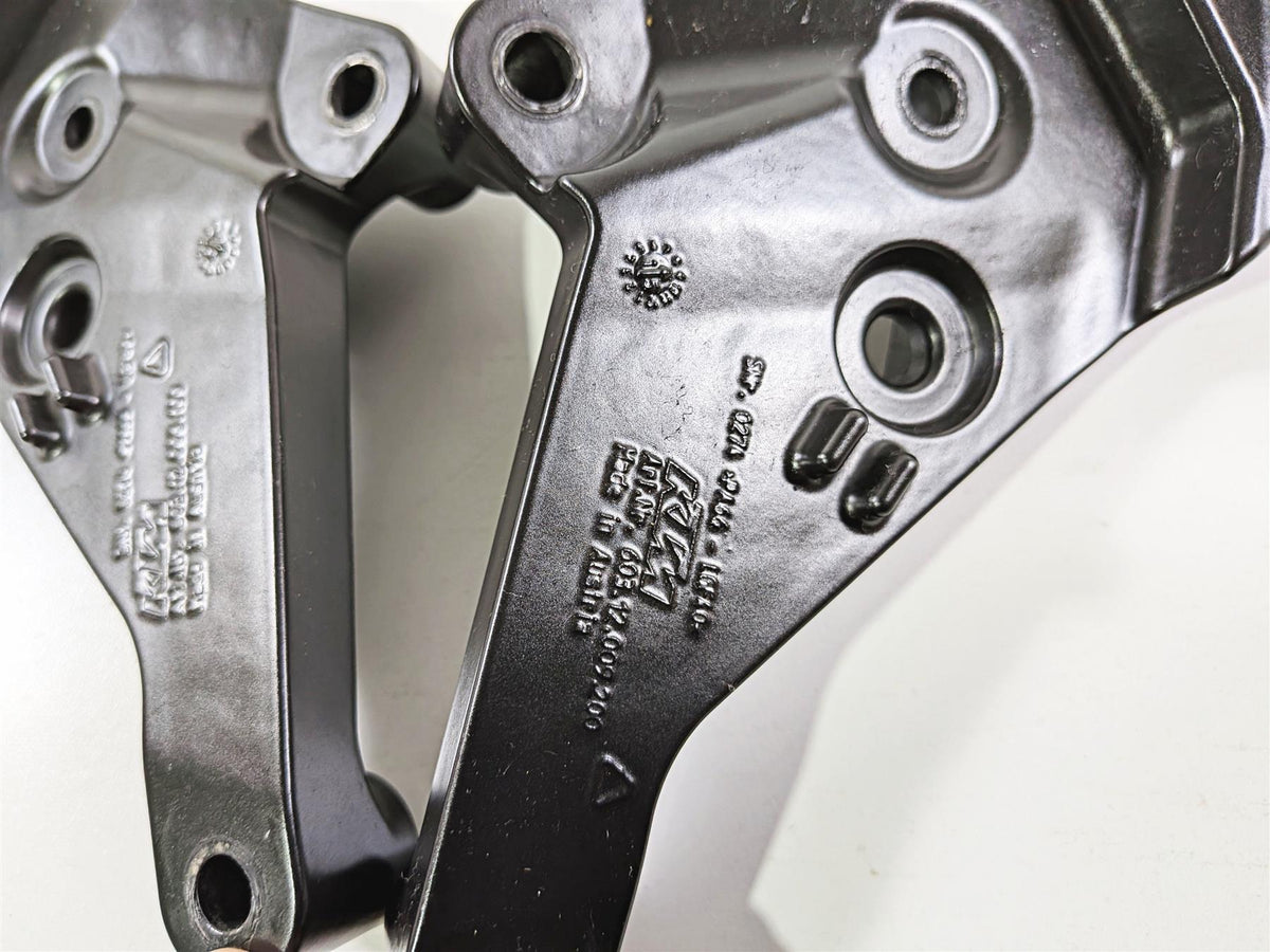 2016 KTM 1290 Super Adventure Passenger Rear Grab Handle Set 60312008100 {{ shop.shopifyCountryName }} - Mototech271