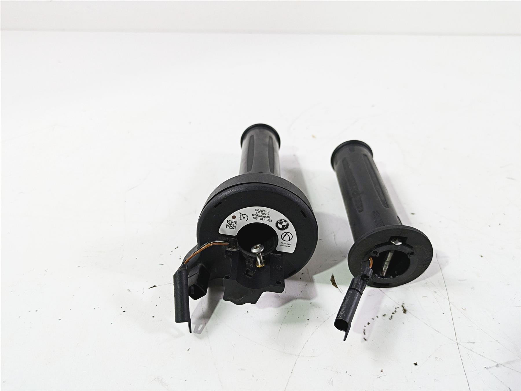2018 BMW R1200GS GSW K50 Heated Hand Grip Set 61318552117 61318552120 {{ shop.shopifyCountryName }} - Mototech271