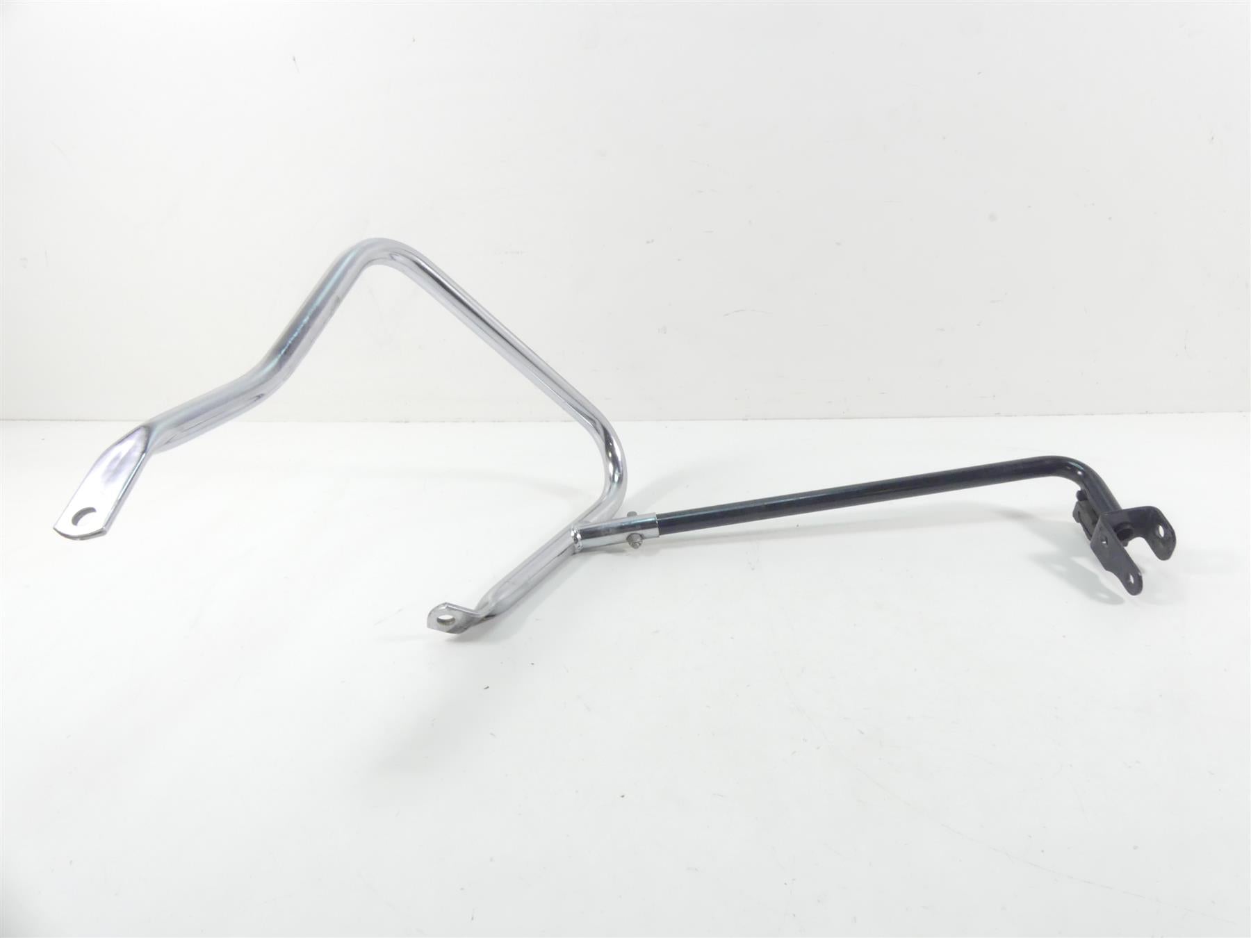 2014 Harley Touring FLHXS Street Glide Sp Right Saddlebag Mount Guard 90200507 {{ shop.shopifyCountryName }} - Mototech271