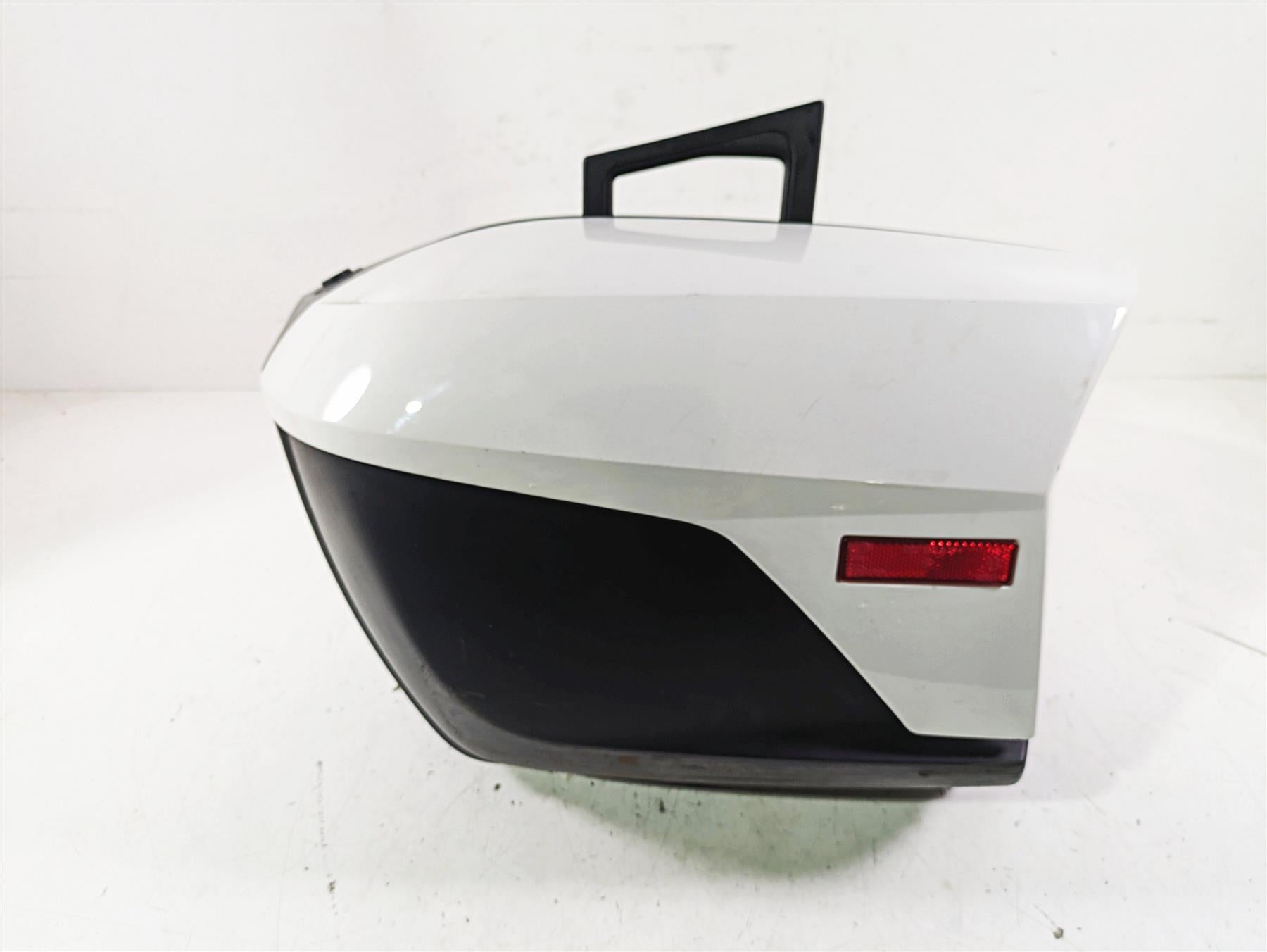 2022 BMW R1250 RT K052 Left Saddlebag Saddle Bag Case 46547728663 {{ shop.shopifyCountryName }} - Mototech271