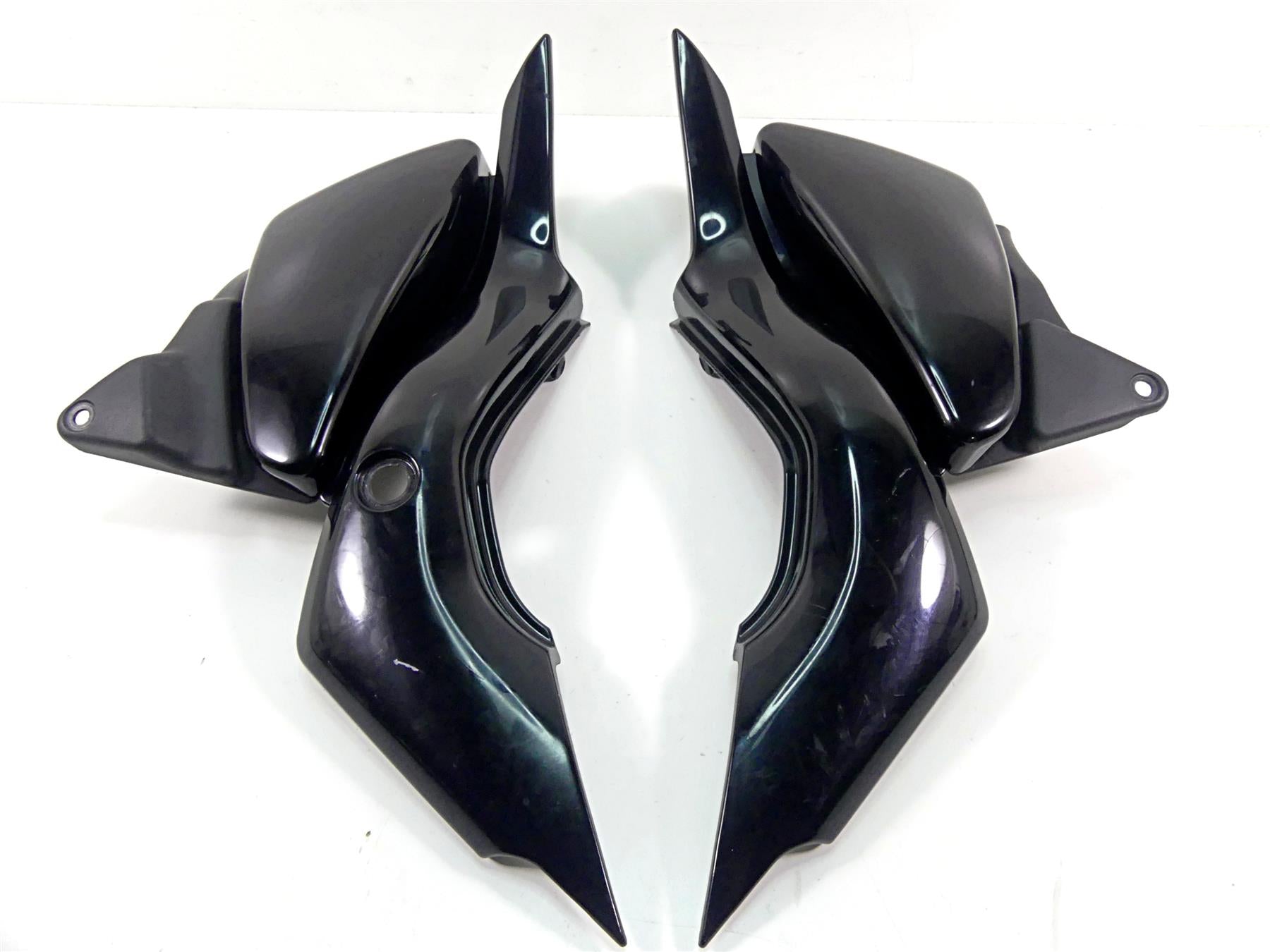 2008 Suzuki M109R VZR1800 Between Leg Side Cover Fairing Set 47211-48G00