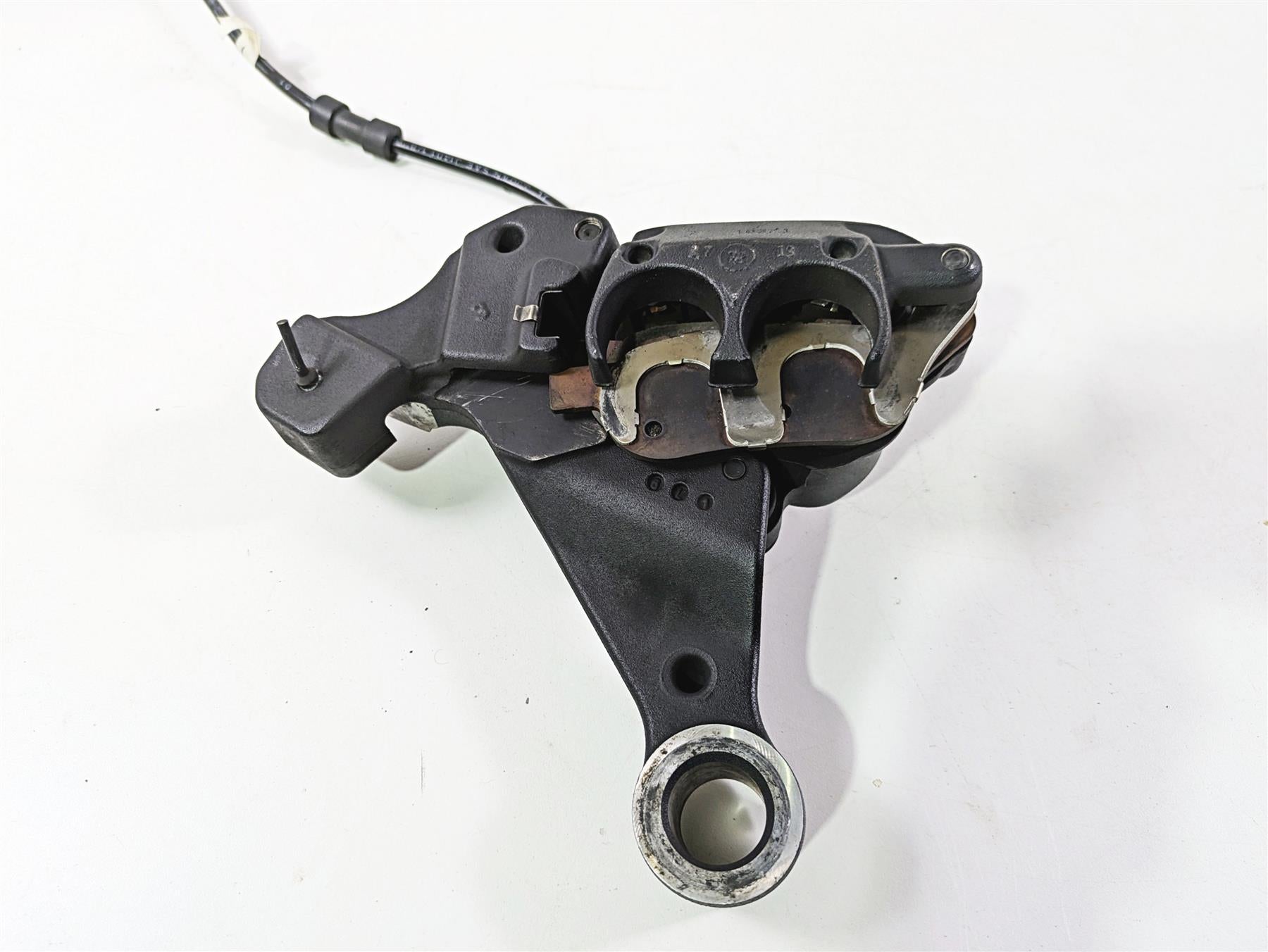 2017 Harley Dyna FXDB Street Bob Rear Brake Caliper + Mount 40908-08 {{ shop.shopifyCountryName }} - Mototech271