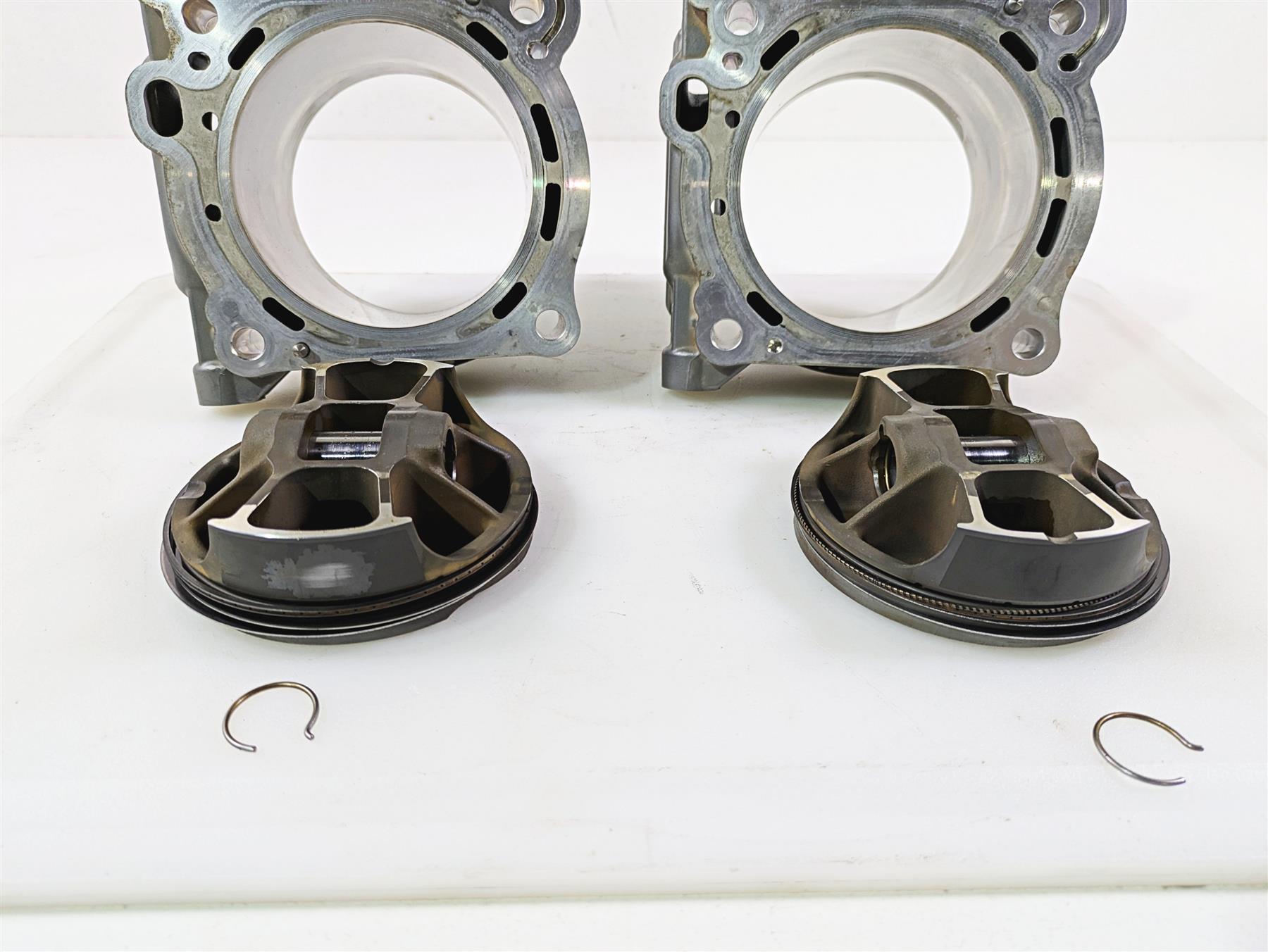 2020 KTM 1290 Super Adventure R Cylinder Jug Piston Set 6173003810024 {{ shop.shopifyCountryName }} - Mototech271