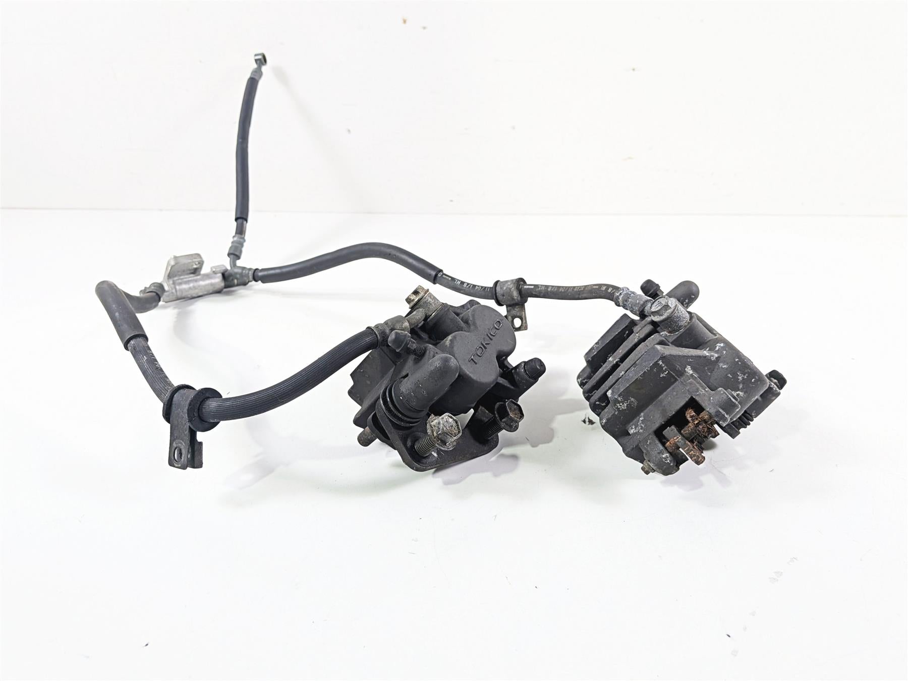 2005 Suzuki GSX600F Katana Front Brake Caliper Set Tokico 59100-33D90-999 {{ shop.shopifyCountryName }} - Mototech271