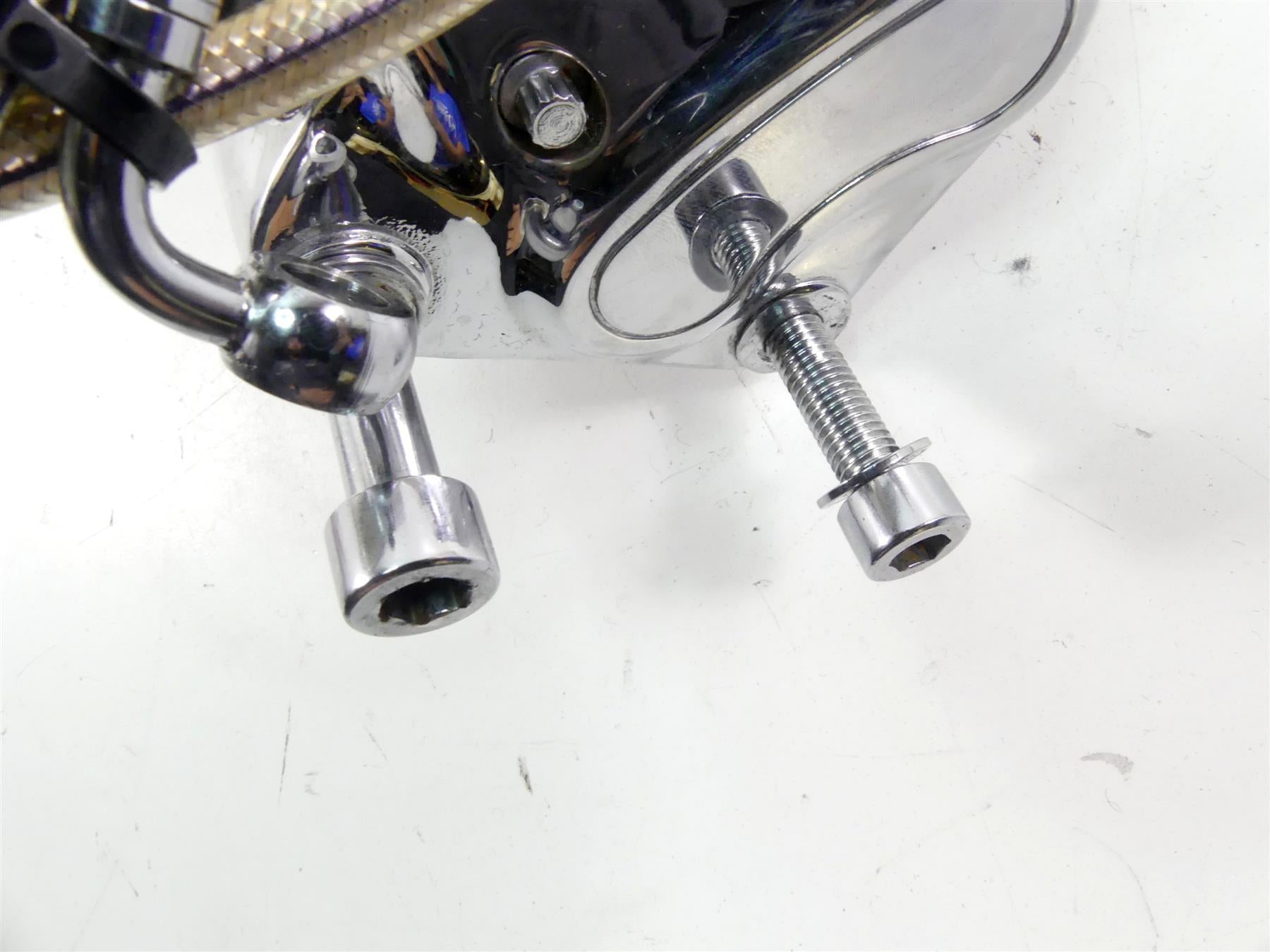 2017 Harley Softail FXSB Breakout Front Left Chrome Brake Caliper 44382-99C {{ shop.shopifyCountryName }} - Mototech271