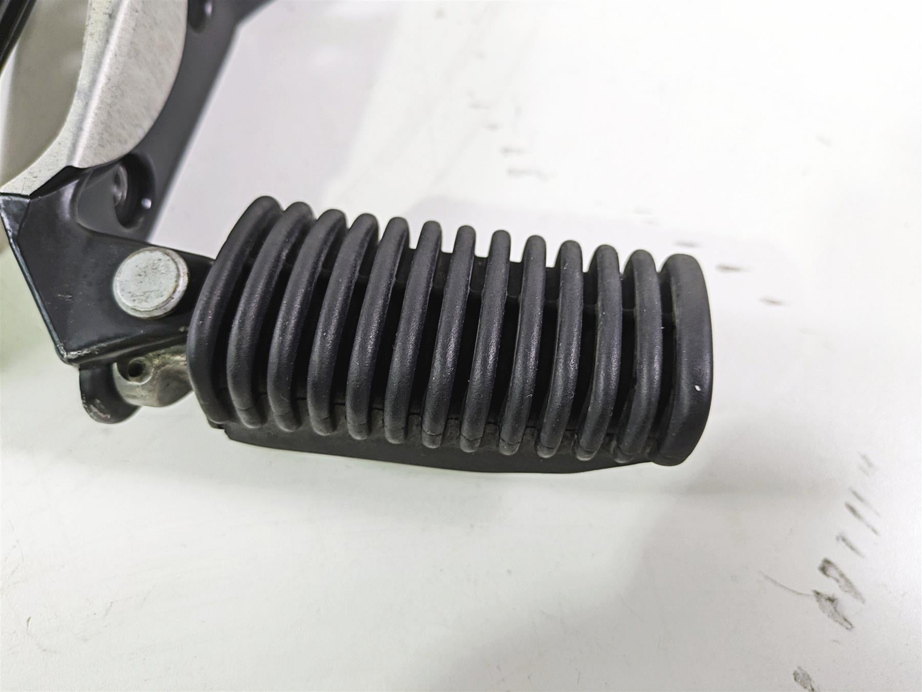 2004 BMW R1150GS R21 Passenger Footpeg Foot Peg Set 46712314761 46712314762 {{ shop.shopifyCountryName }} - Mototech271