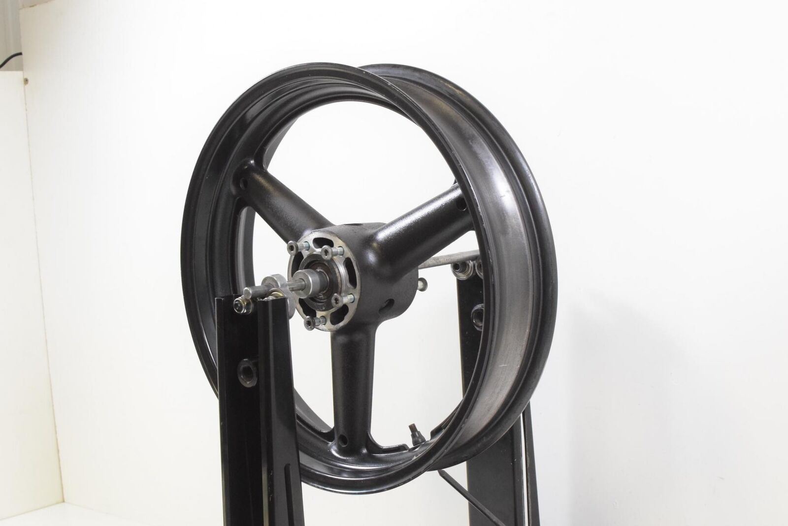 1995 Suzuki RF900R RF900 R Front Wheel Rim STRAIGHT 17x3.5 54111-17E11 {{ shop.shopifyCountryName }} - Mototech271