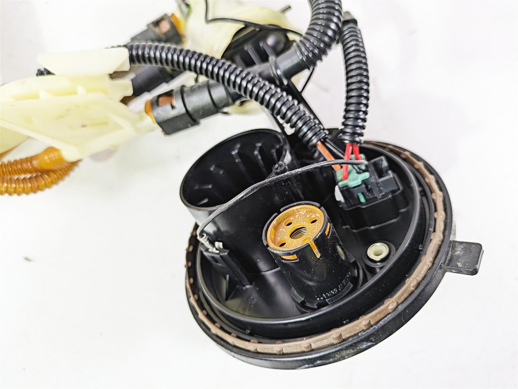 2011 Harley Touring FLHTCUSE CVO E-Glide Fuel Gas Petrol Pump 62908-08 75069-08 {{ shop.shopifyCountryName }} - Mototech271