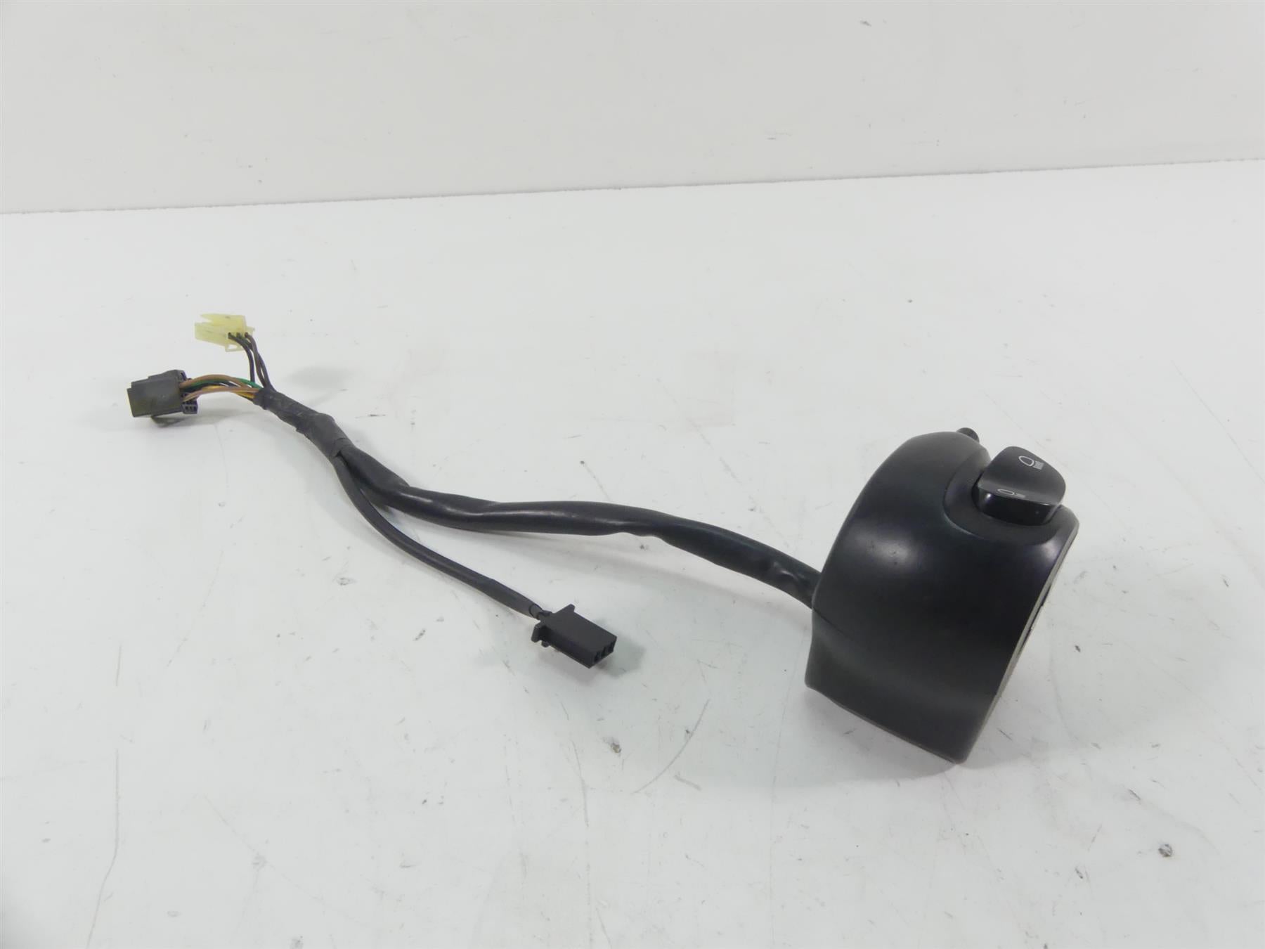2013 Yamaha VMX17 V-Max 1700 Left Blinker Lights Control Switch 2S3-83972-00-00 {{ shop.shopifyCountryName }} - Mototech271