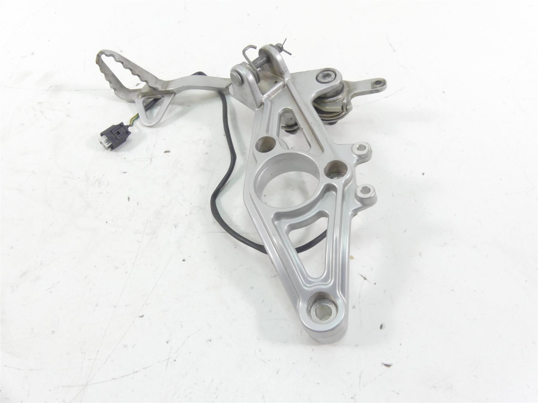 2003 BMW R1150 GS R21 Right Front Rider Footpeg Mount & Brake Pedal 46712335598 {{ shop.shopifyCountryName }} - Mototech271