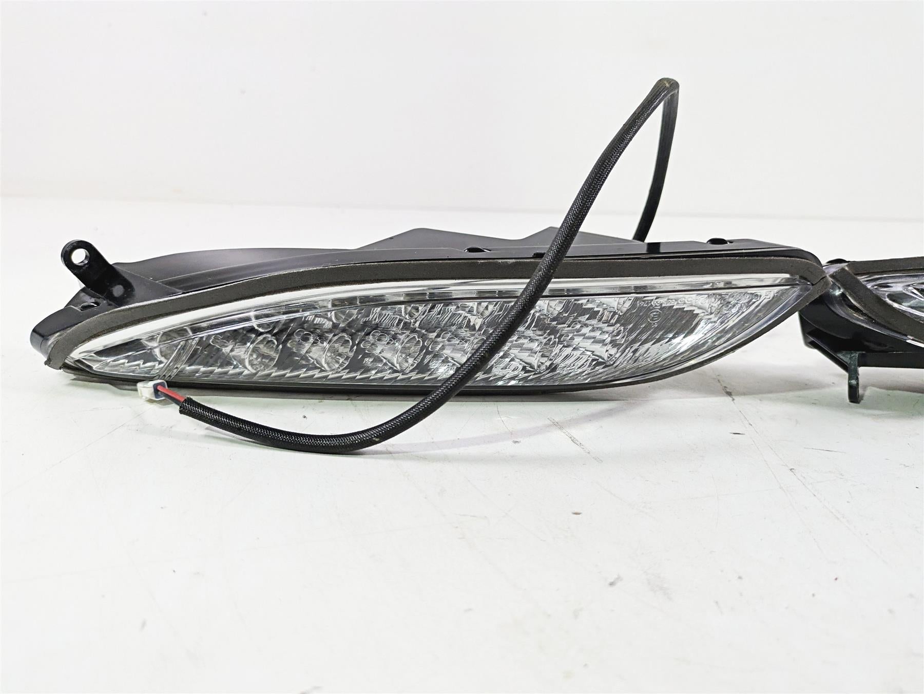 2018 Indian Chieftain Limited Front Blinker Turn Signal Set R 2412456 L 2412455 {{ shop.shopifyCountryName }} - Mototech271