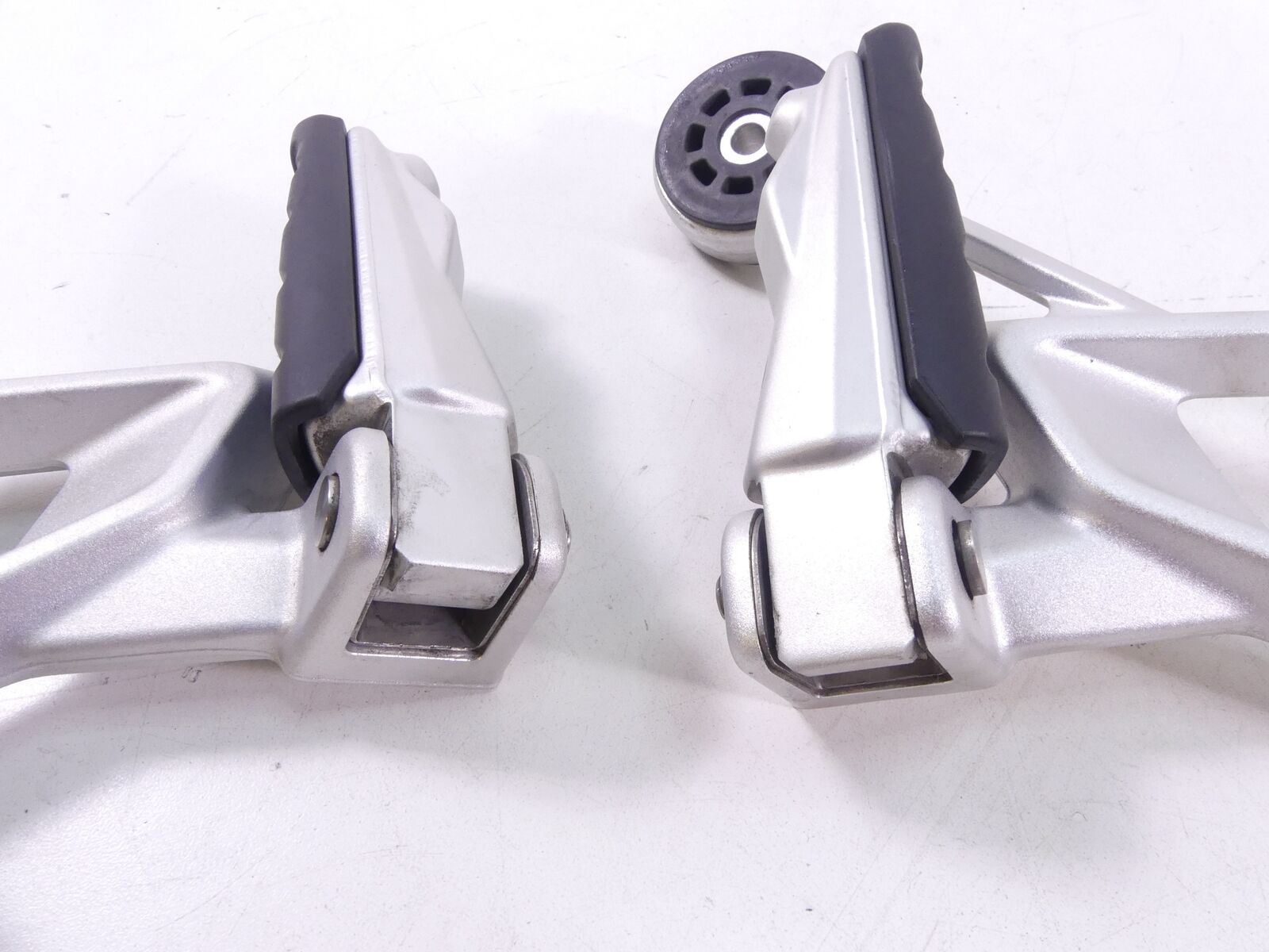 2016 BMW R1200RS K54 Passenger Footpeg Foot Peg Rest Set 46718540798 46718540799 {{ shop.shopifyCountryName }} - Mototech271