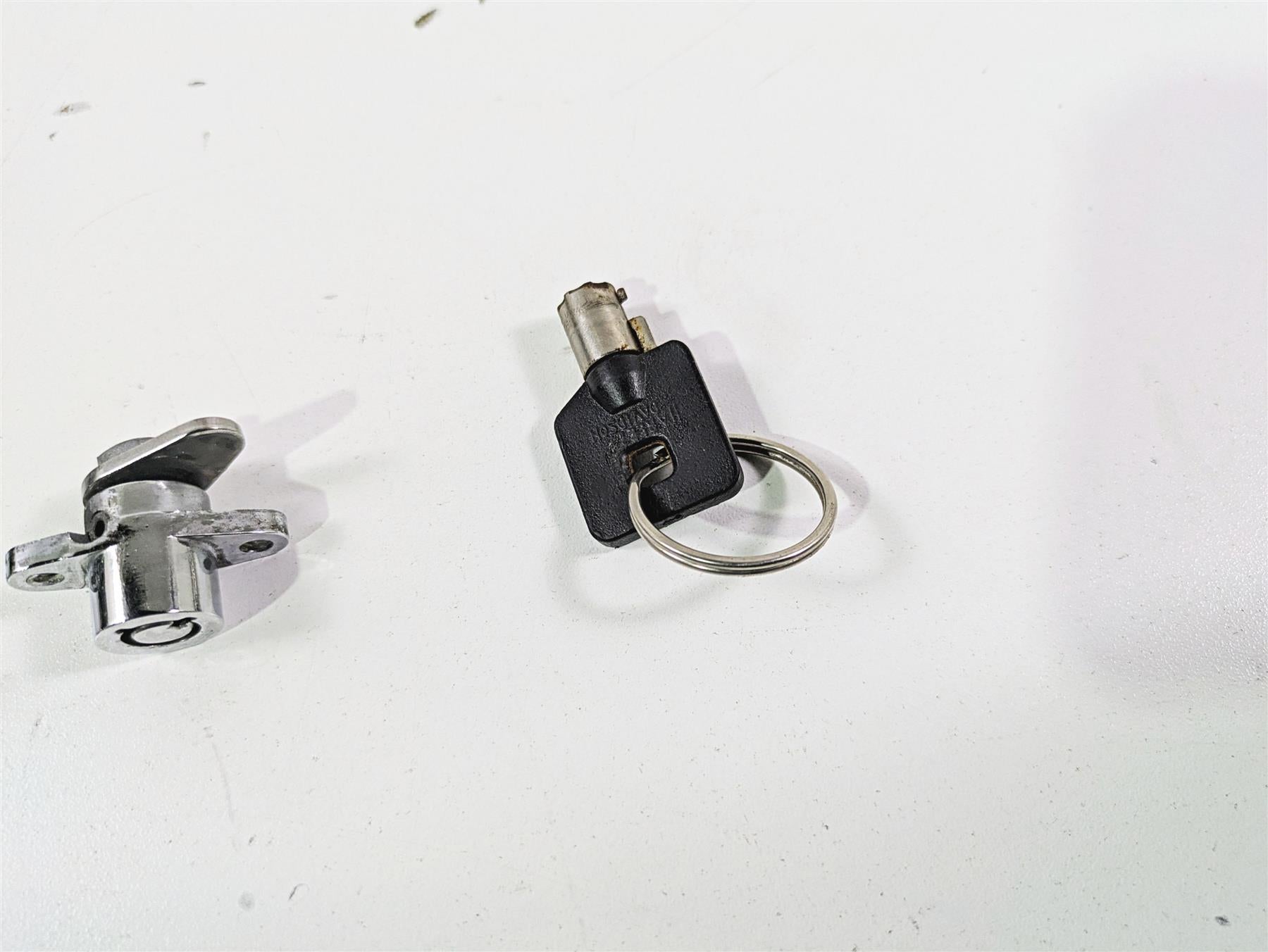 2009 Harley Touring FLHX Street Glide Ignition Switch Key Lock Set 71572-06 {{ shop.shopifyCountryName }} - Mototech271