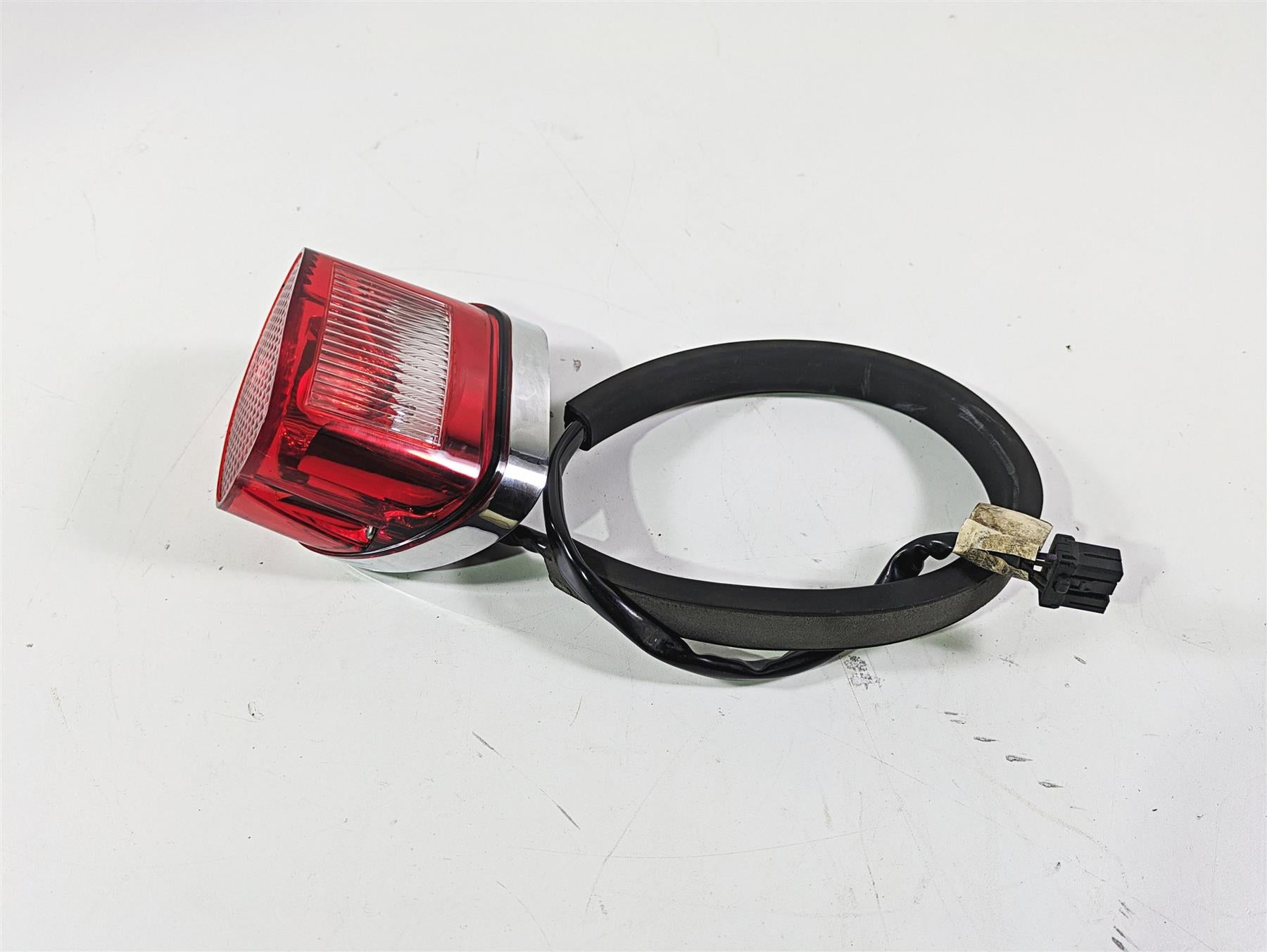 2003 Harley FLSTC Softail Heritage 100th Complete Taillight With Wiring 68140-04 {{ shop.shopifyCountryName }} - Mototech271