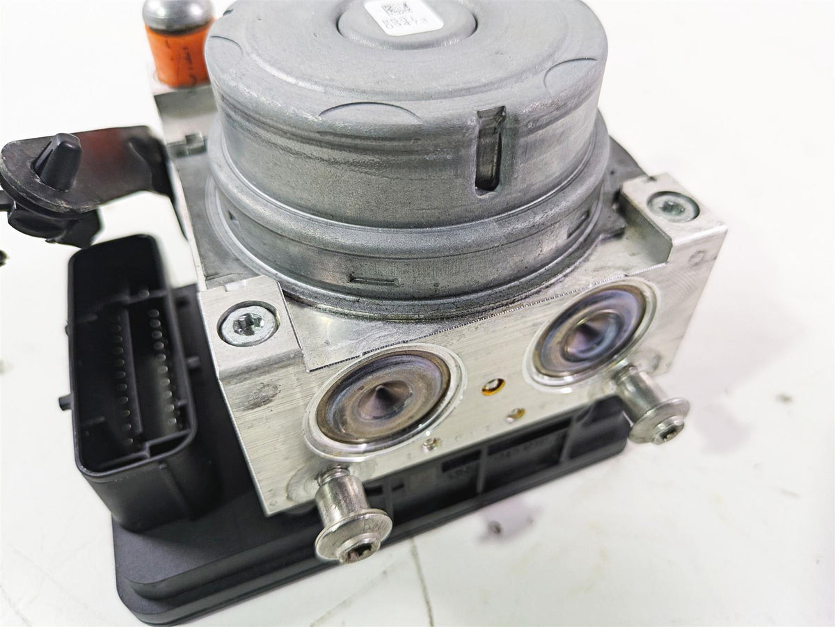 2017 BMW S1000RR K46 Abs Brake Pump Module Unit 34518561705 34518566956 34519444398 {{ shop.shopifyCountryName }} - Mototech271