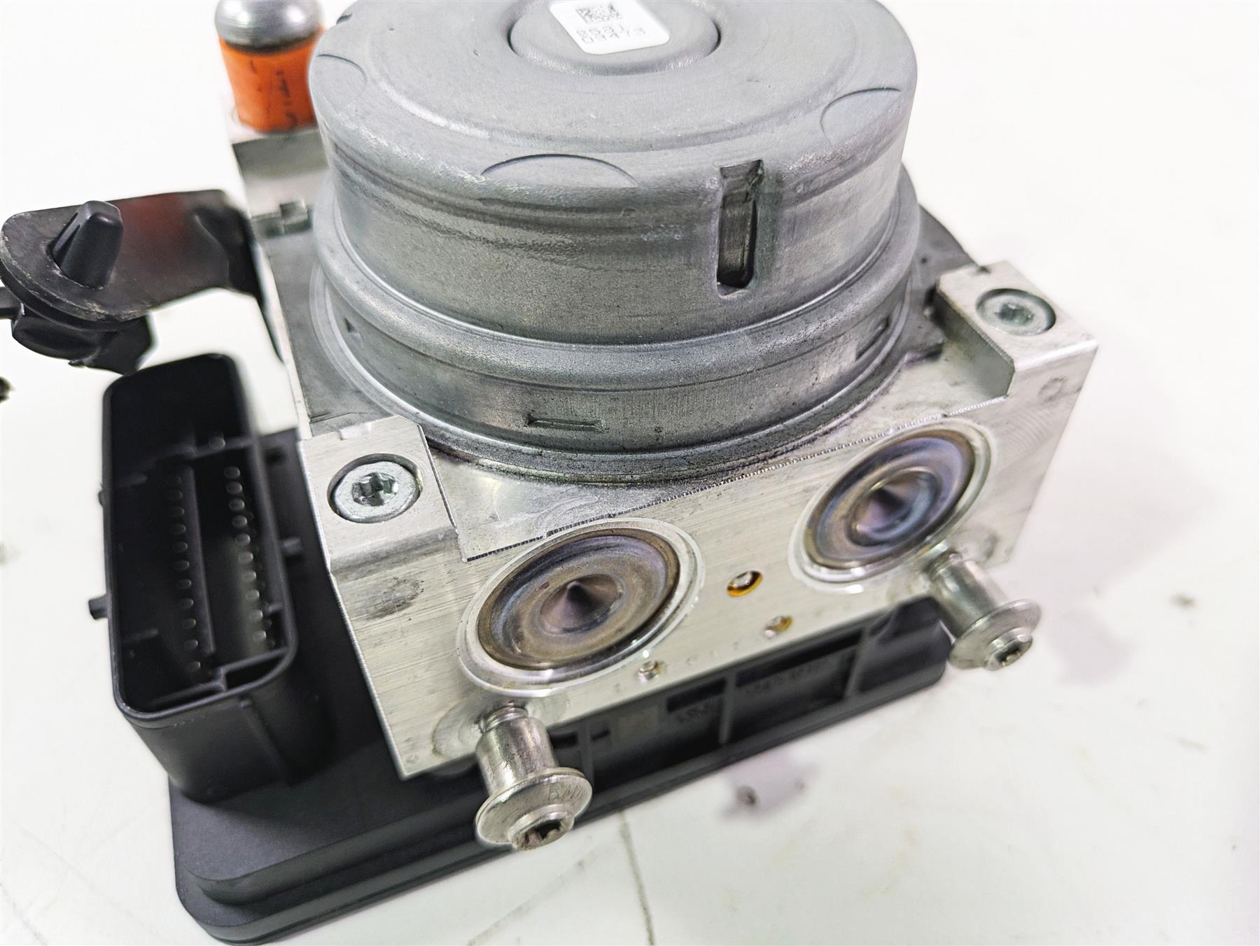 2017 BMW S1000RR K46 Abs Brake Pump Module Unit 34518561705 34518566956 34519444398 {{ shop.shopifyCountryName }} - Mototech271