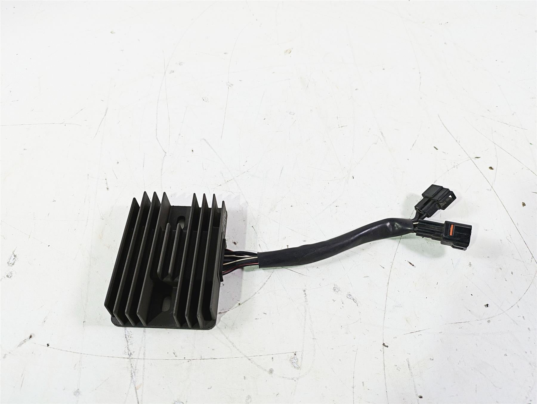 2016 Suzuki GSXR1000 Rectifier Voltage Regulator SH811AA 32800-47H00 {{ shop.shopifyCountryName }} - Mototech271