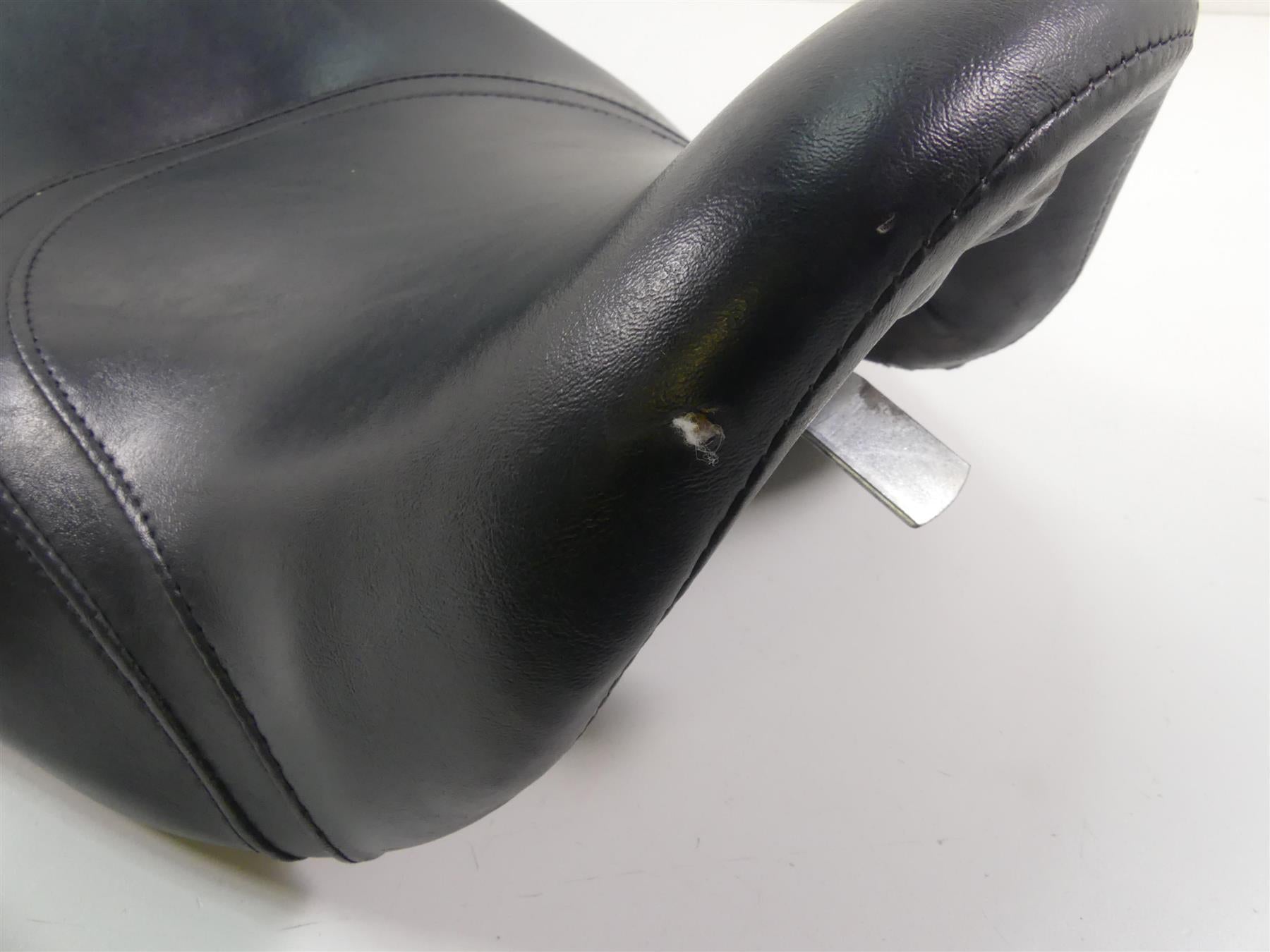 2005 Harley Touring FLHRSI Road King Dual Rider Seat Saddle - Read 52411-04A {{ shop.shopifyCountryName }} - Mototech271