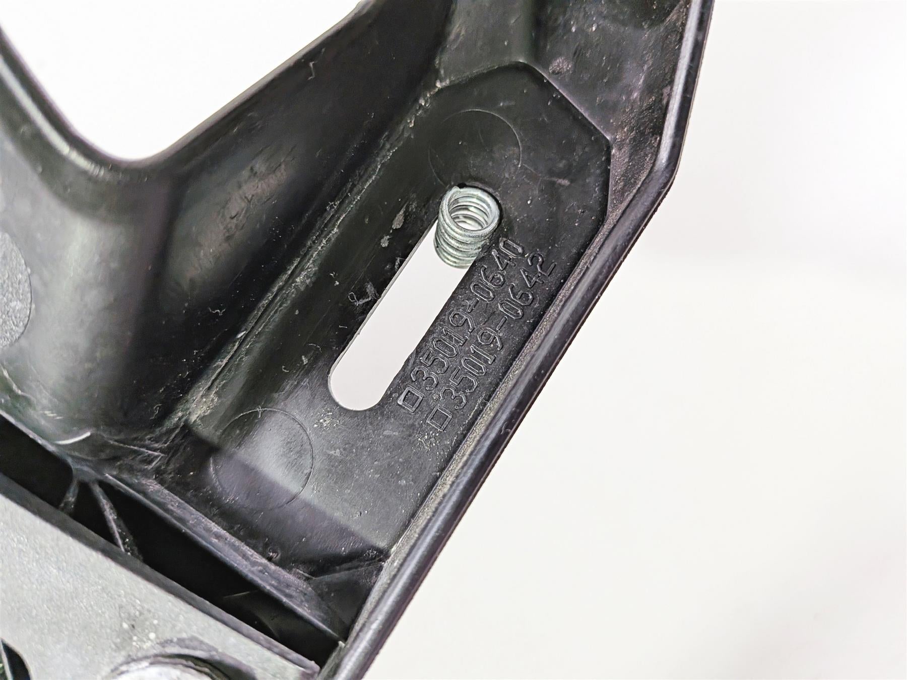 2024 Kawasaki EX500 Ninja 40th An. Rear turn Signal Blinker Fender 35019-0639 {{ shop.shopifyCountryName }} - Mototech271