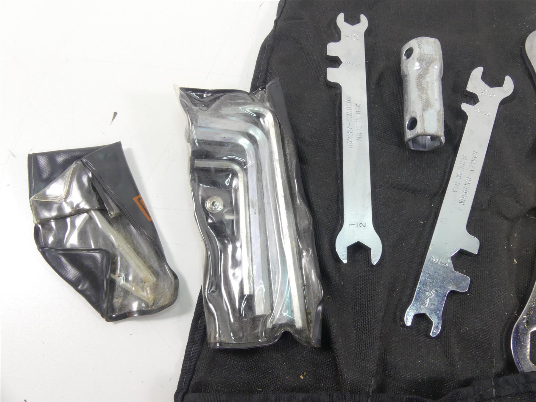 1999 Harley Touring FLHTCUI Electra Glide Owners Tool Kit + Bag 94819-02 {{ shop.shopifyCountryName }} - Mototech271