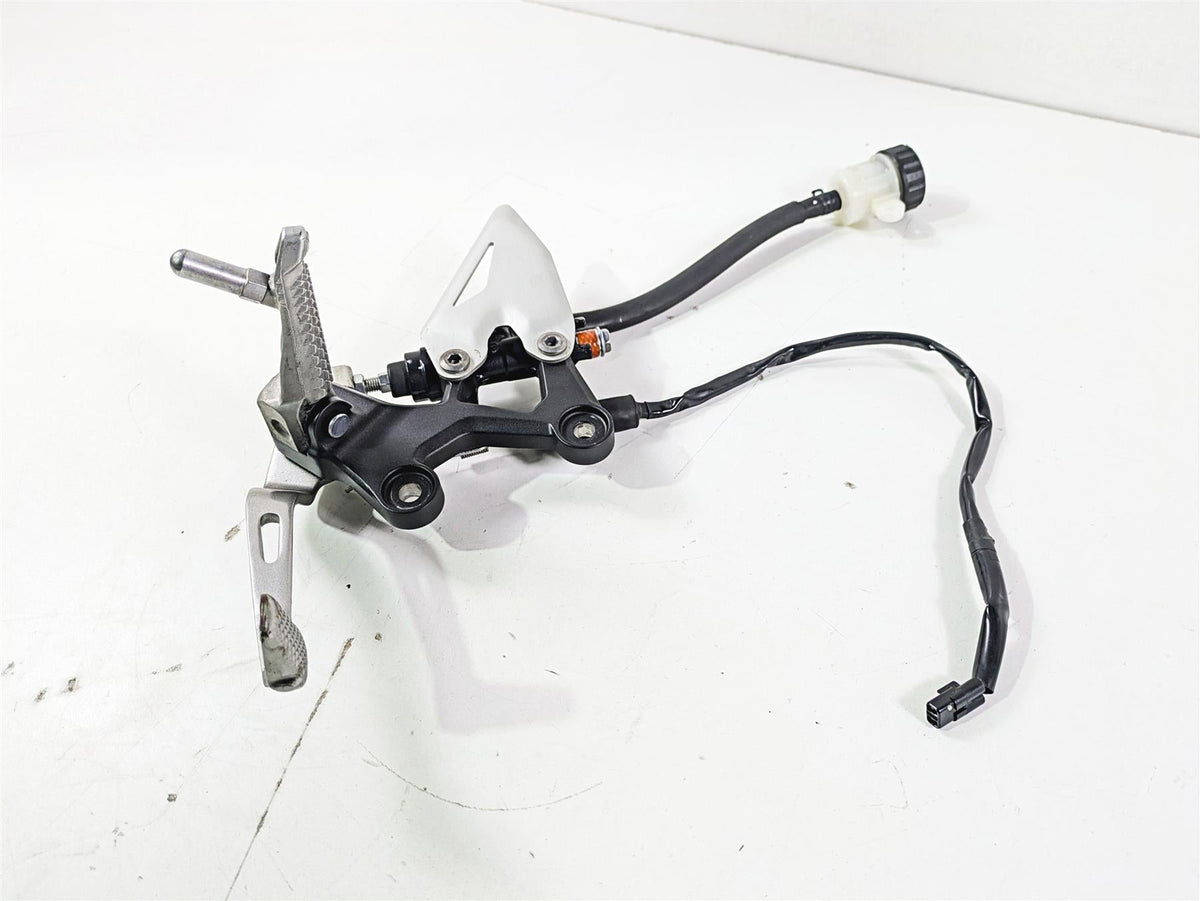 2023 Kawasaki EX400 Ninja Right Footpeg + Brake Lever Master Cylinder 35063-1408 {{ shop.shopifyCountryName }} - Mototech271