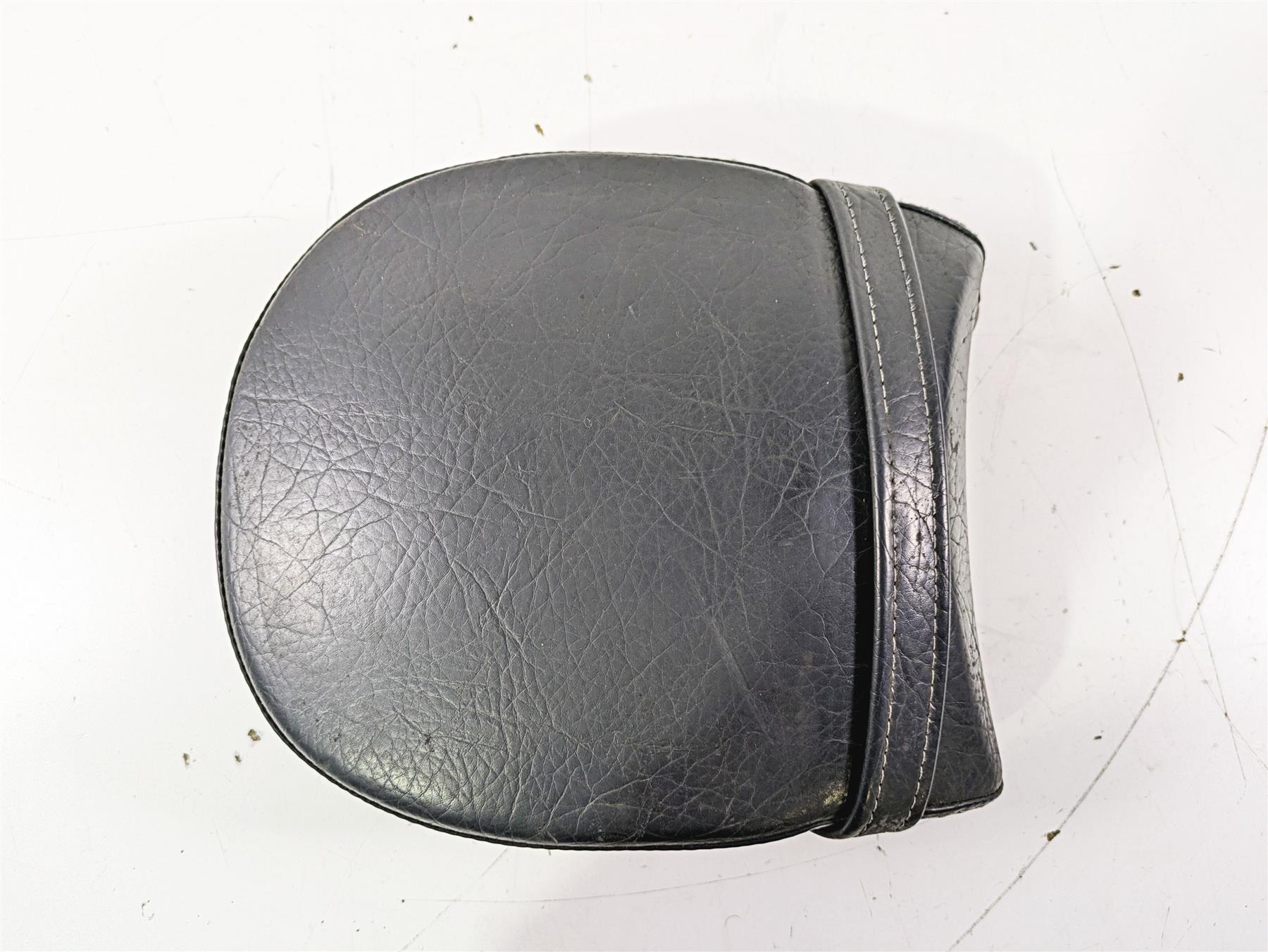 2004 Victory Kingpin Rear Passenger Pillion Seat Saddle + Mount 2683257 {{ shop.shopifyCountryName }} - Mototech271
