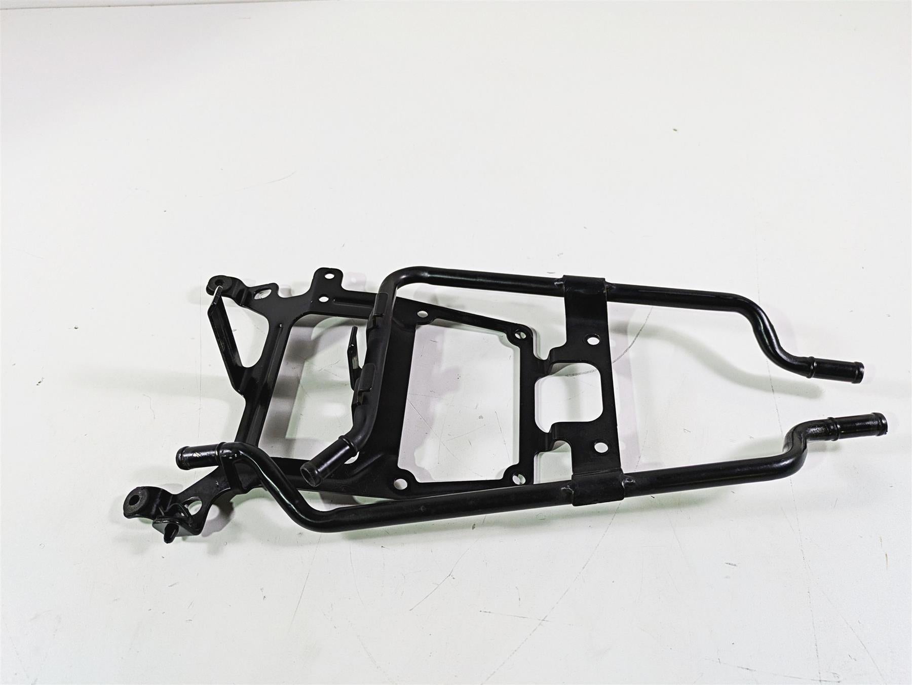 2017 Harley Touring FLHTKSE CVO E-Glide Coolant Crossover Hose Mount 12700091A {{ shop.shopifyCountryName }} - Mototech271