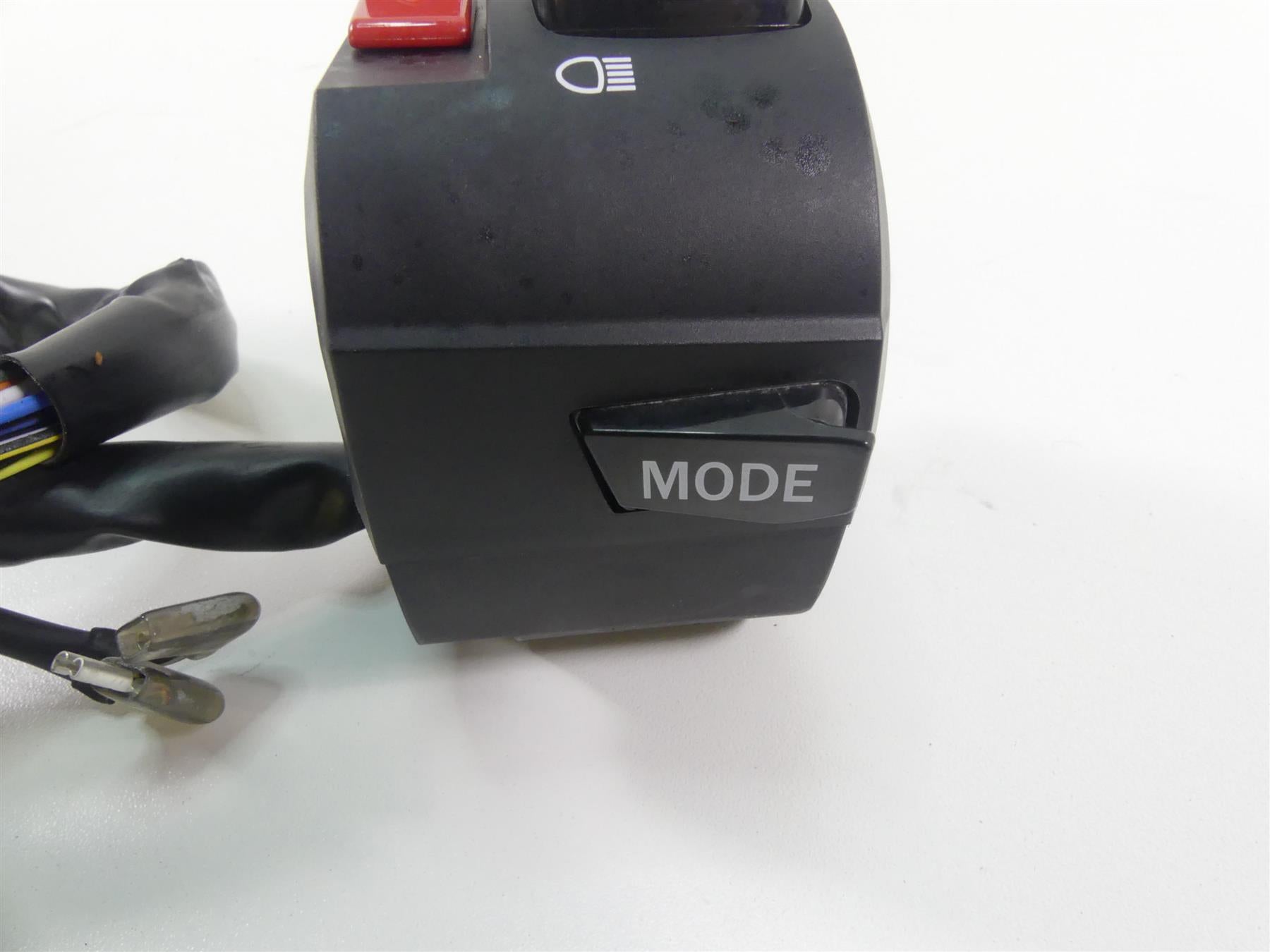 2022 Suzuki GSXR750 Left Hand Turn Signal Light Mode Control Switch 37400-14J00 {{ shop.shopifyCountryName }} - Mototech271