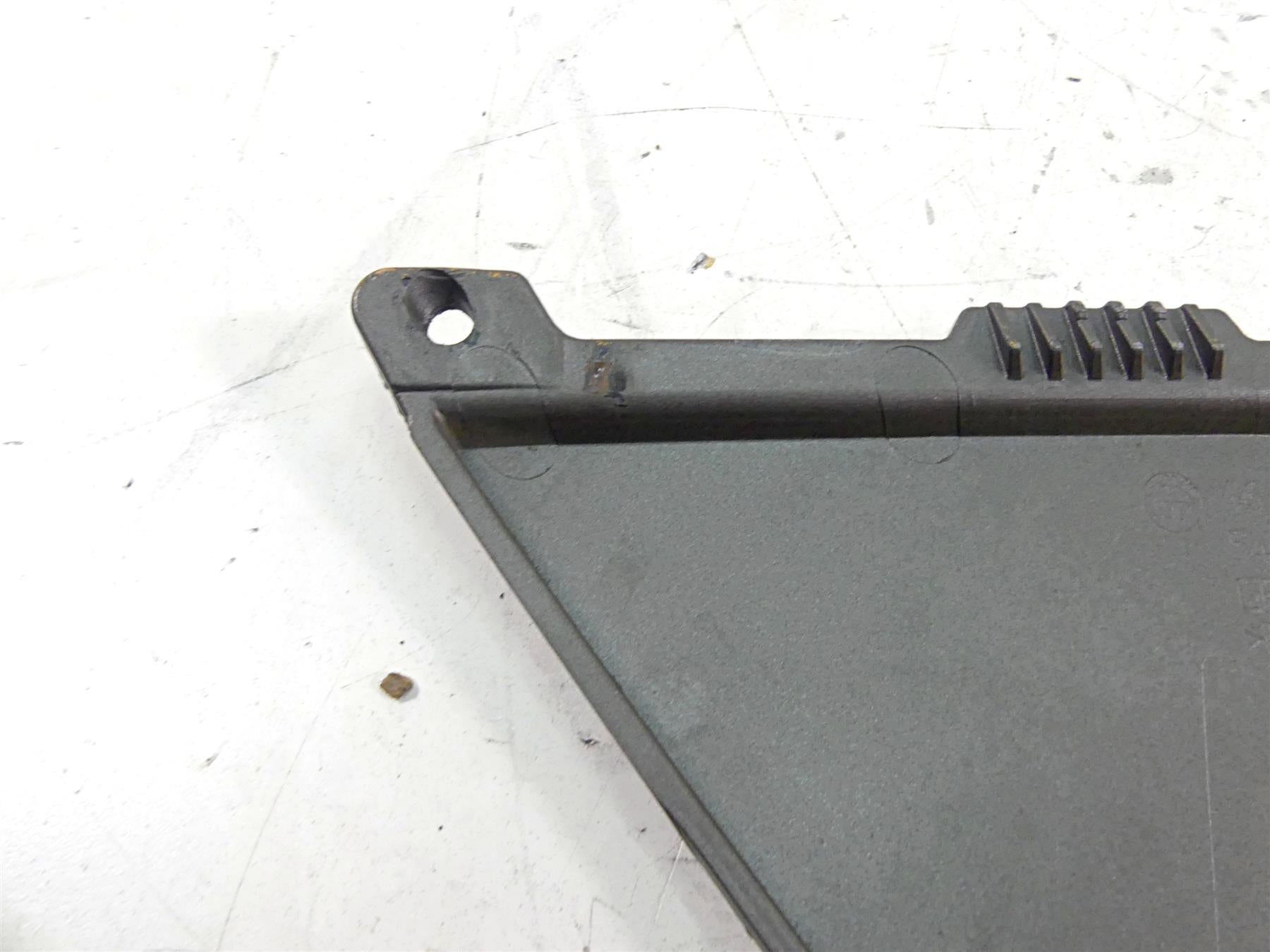 2009 BMW R1200 GS K25 Left Between Leg Side Cover Fairing 46637693433 {{ shop.shopifyCountryName }} - Mototech271