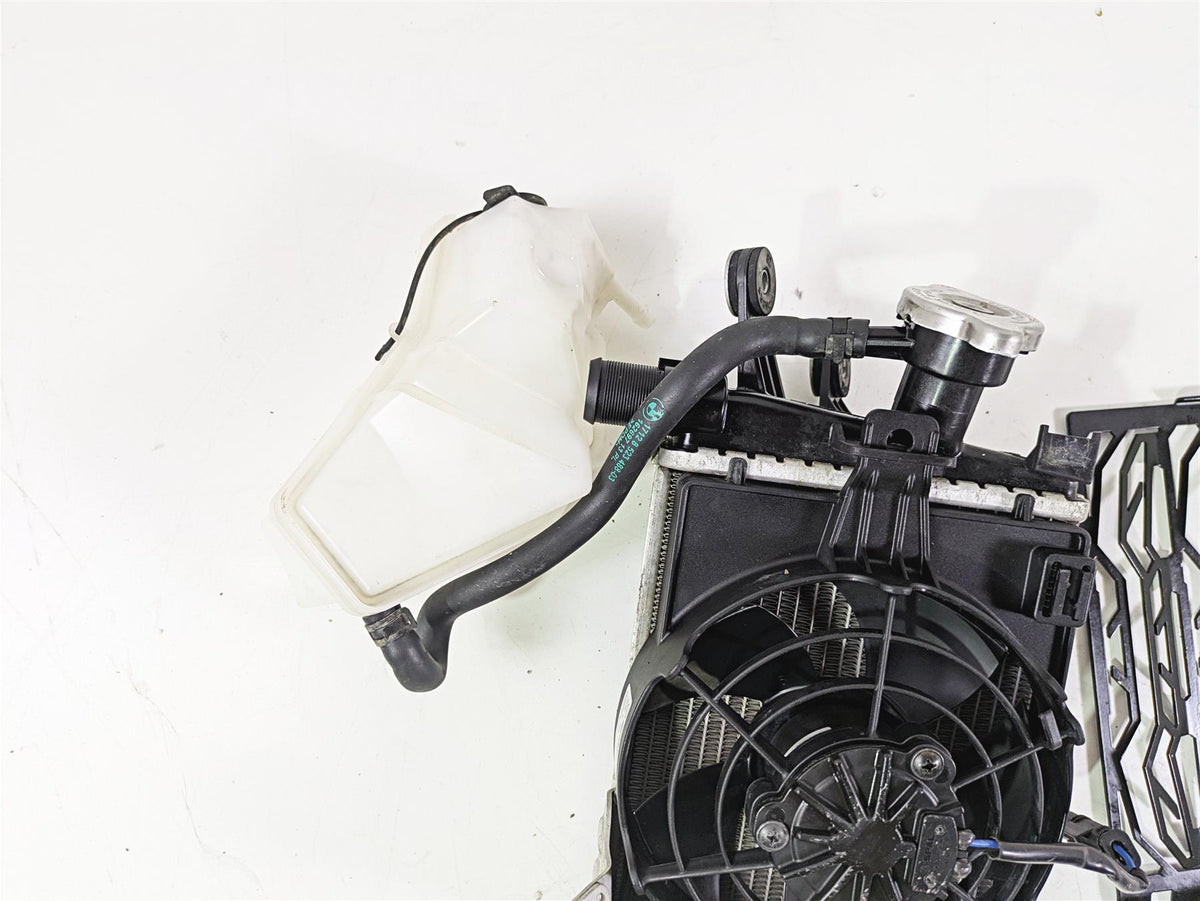 2015 BMW R1200 GS Adv K51 Right Radiator Fan Reservoir & Cover 17118546416 {{ shop.shopifyCountryName }} - Mototech271
