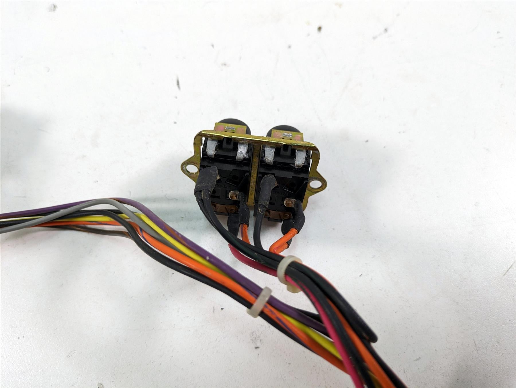 2006 Harley Touring FLHTCUI Electra Glide Auxiliary Switches Set 70279-98 {{ shop.shopifyCountryName }} - Mototech271