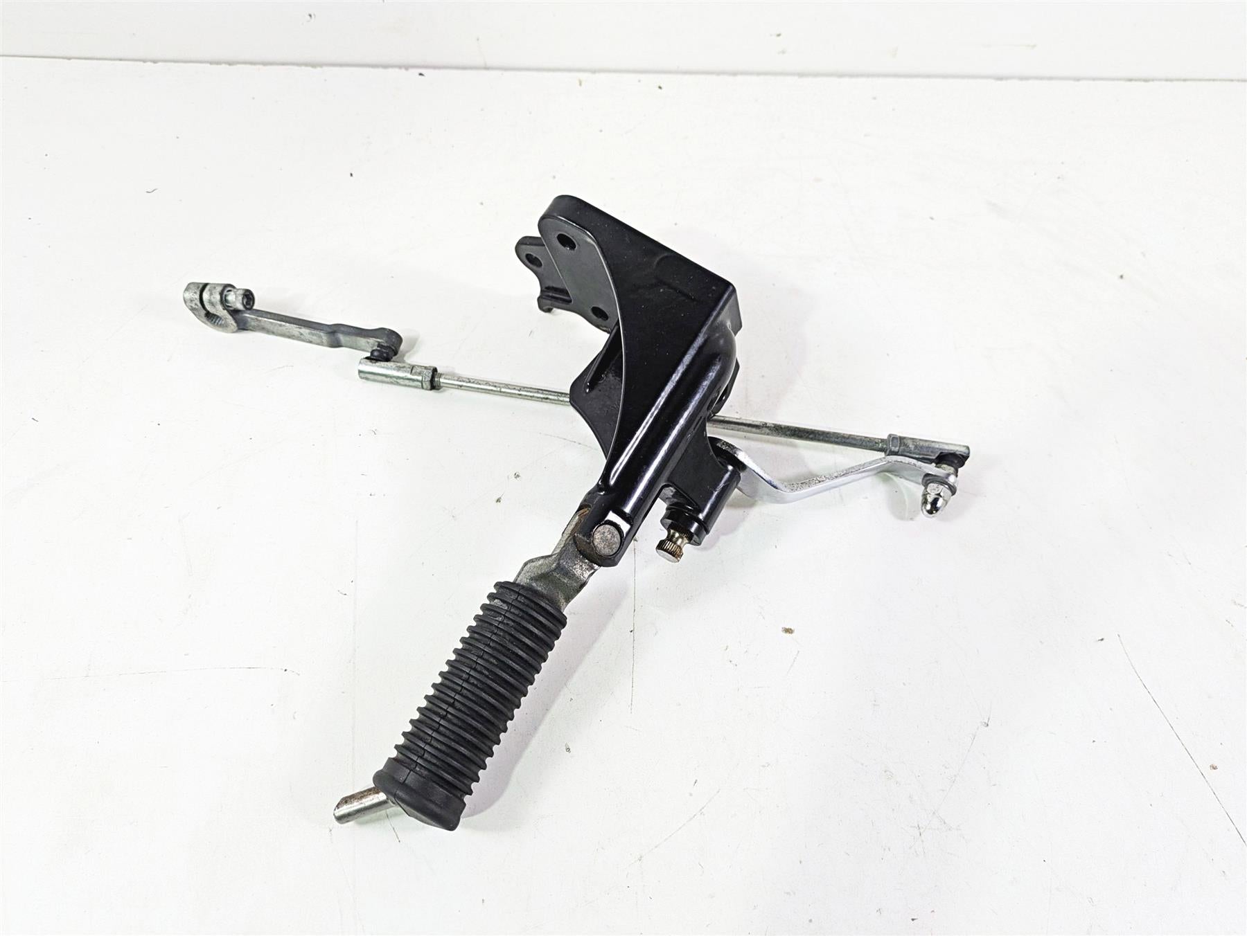 2009 Harley FXCWC Softail Rocker Left Front Foot Peg Shifter Parts Set 33683-07A {{ shop.shopifyCountryName }} - Mototech271