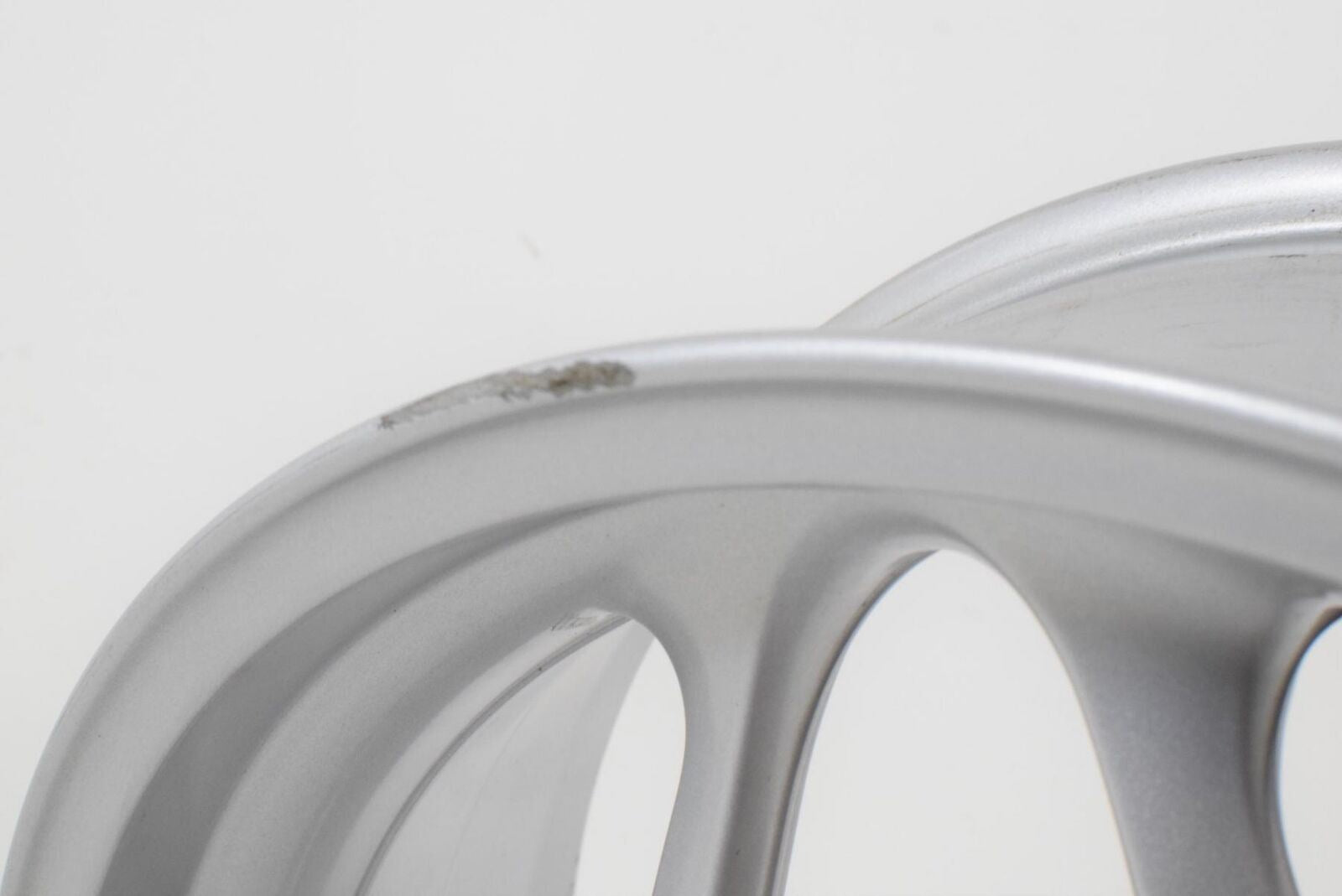 2009 BMW F800 ST K71 Rear Wheel Rim DENT 5.5x17 36317684724 {{ shop.shopifyCountryName }} - Mototech271