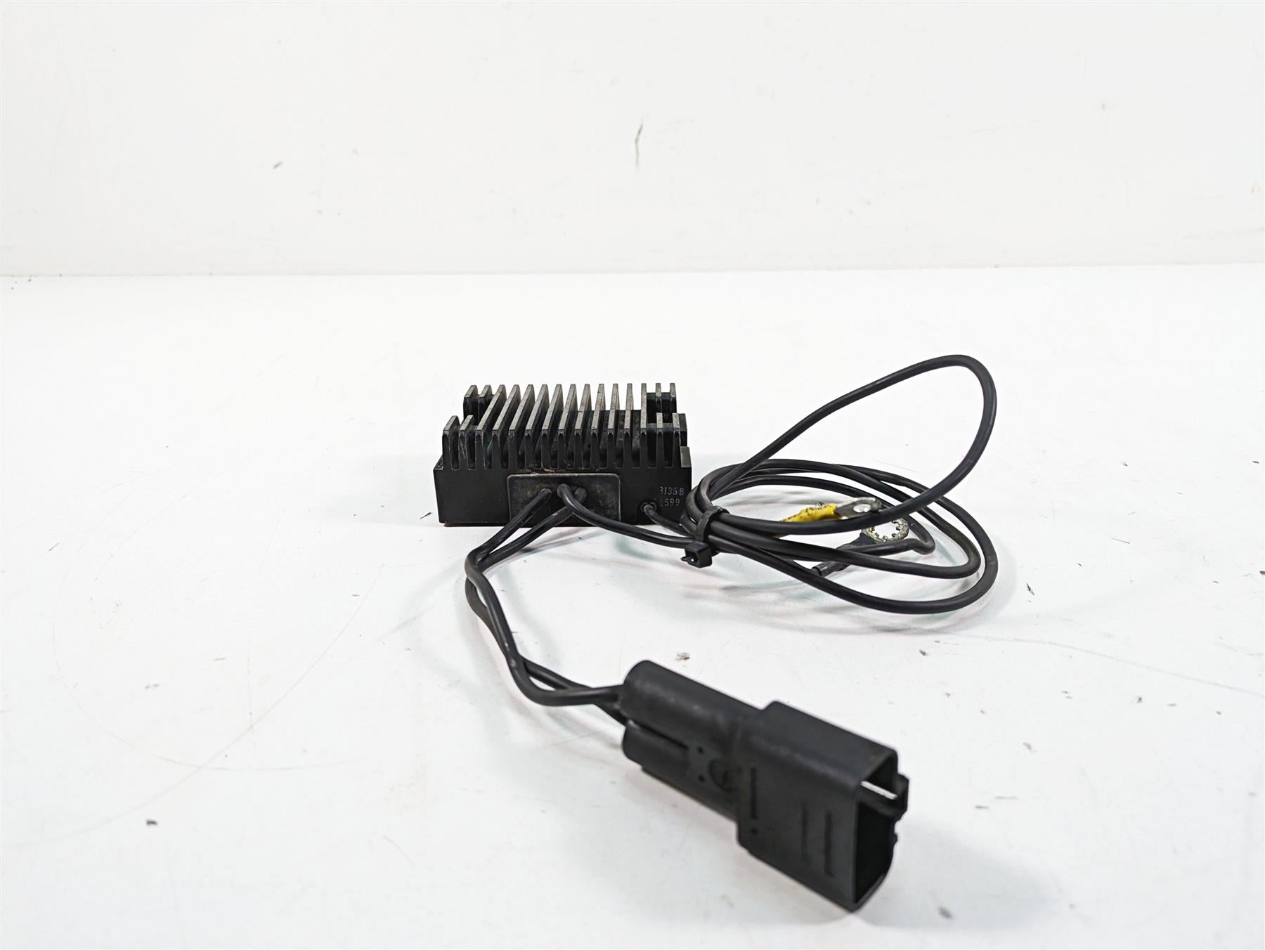 1999 Harley Dyna FXDL Low Rider Rectifier Voltage Regulator 74518-99A {{ shop.shopifyCountryName }} - Mototech271