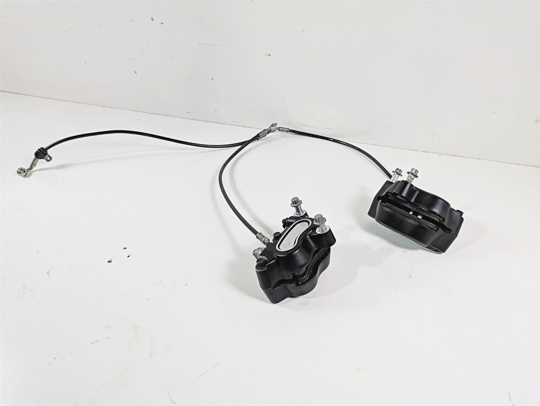 2014 Harley FXDF Dyna Fat Bob Front Brake Caliper & Line Set 41300001 41300002 {{ shop.shopifyCountryName }} - Mototech271