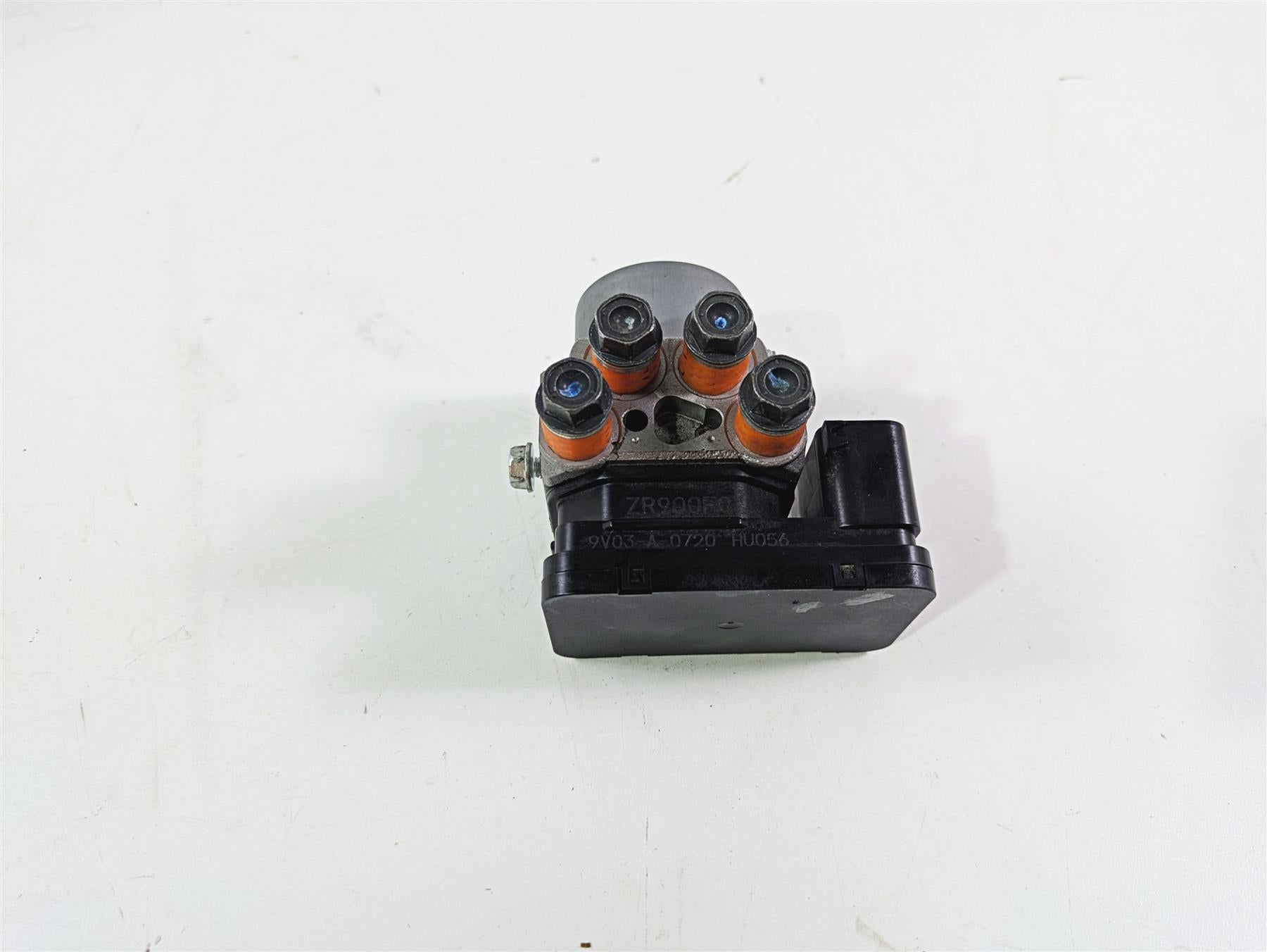 2020 Kawasaki Z900 ZR900 Abs Brake Pump Unit Module 16082-0810 {{ shop.shopifyCountryName }} - Mototech271