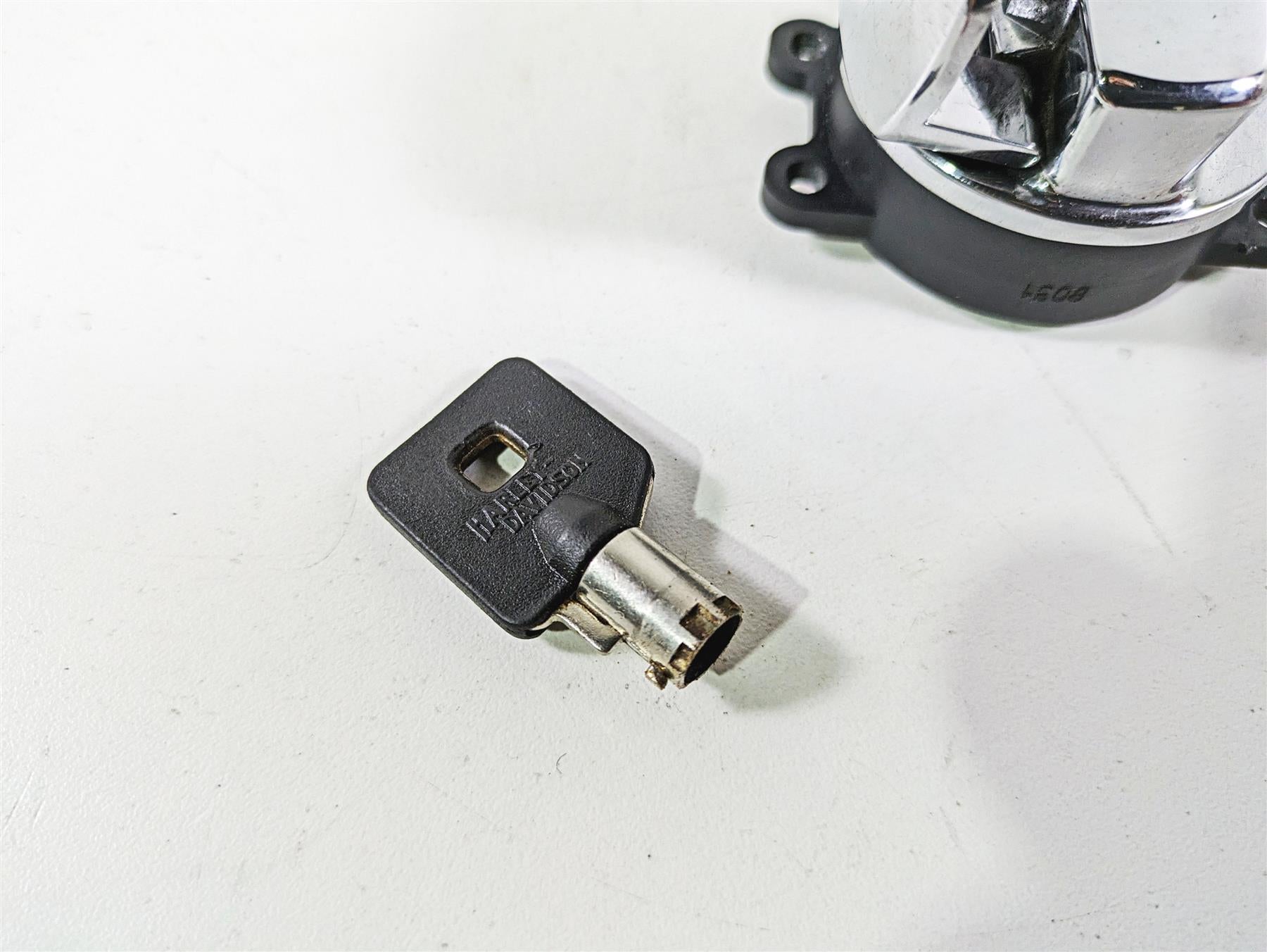 2008 Harley FLSTC Softail Heritage Ignition Switch Key Lock Set 71450-04 {{ shop.shopifyCountryName }} - Mototech271