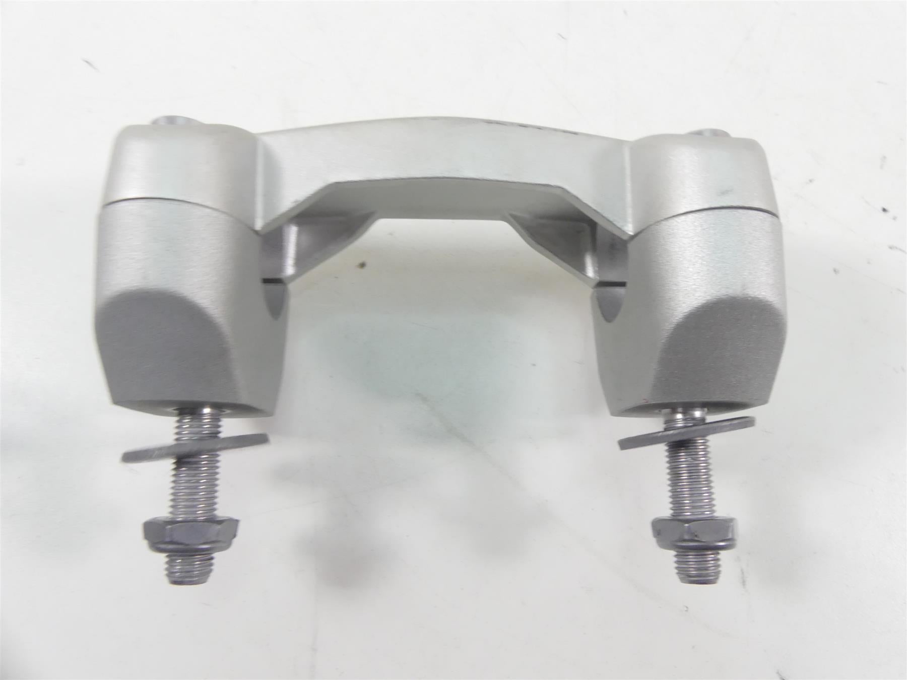 2020 Triumph Speed Triple RS 1050 Handlebar Holder Riser Set T2042064 T2041599 {{ shop.shopifyCountryName }} - Mototech271