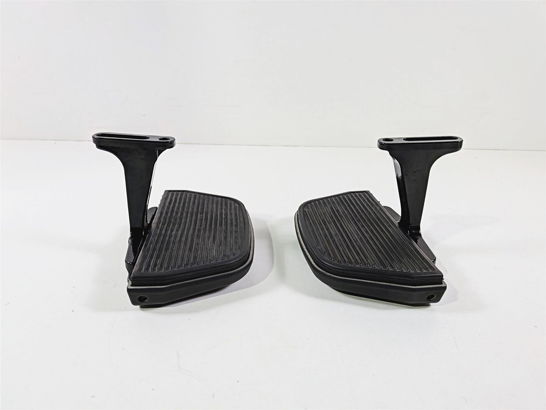 2014 Harley Touring FLHTK Electra Glide Rear Passenger Floor Board Set 52719-10-Mototech271