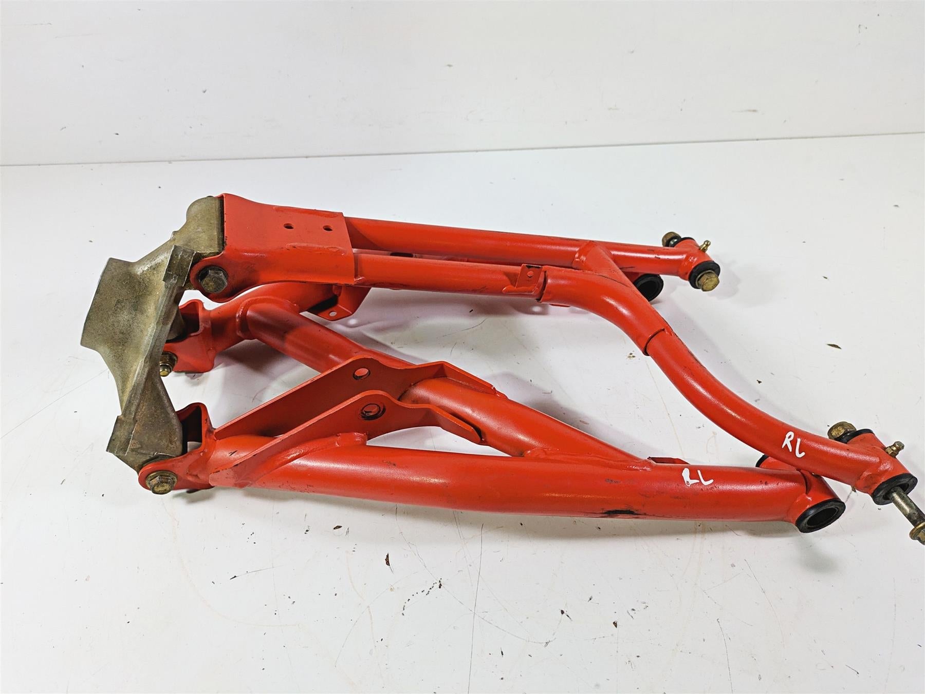 2022 Can-Am Defender XMR HD10 Rear Left Control Arm Knee Magma Red 706004549 {{ shop.shopifyCountryName }} - Mototech271